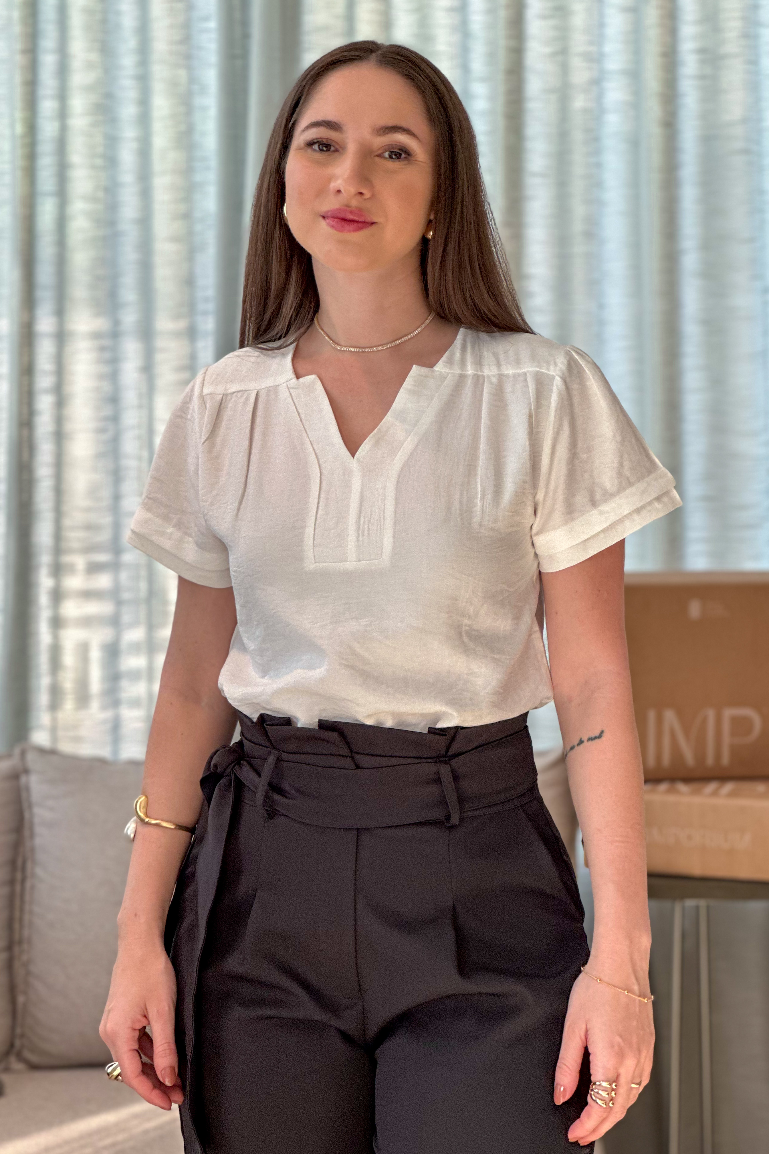 Blusa Manga Curta Decote "V" Graziela Branca