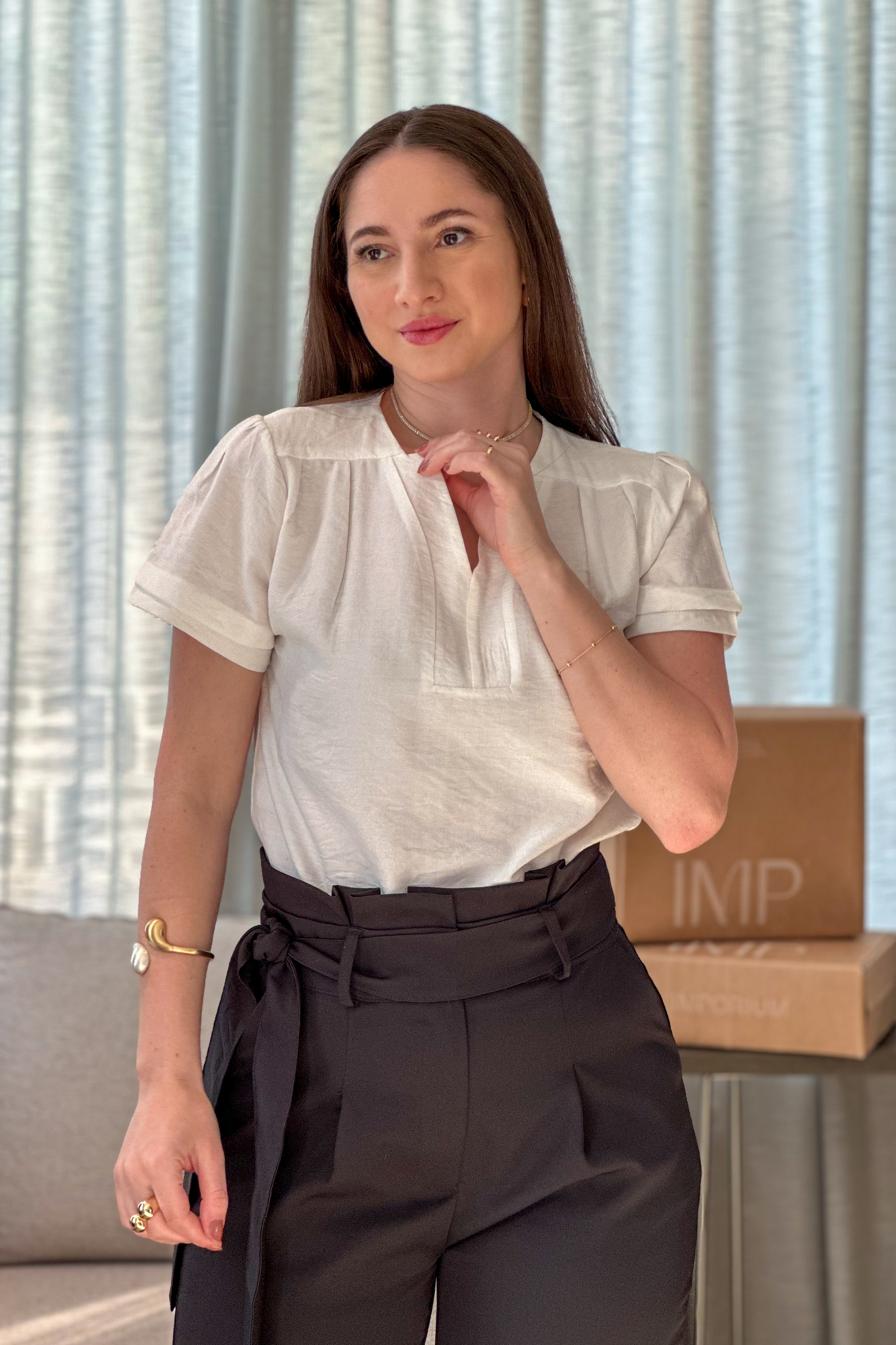 Blusa Manga Curta Decote "V" Graziela Branca