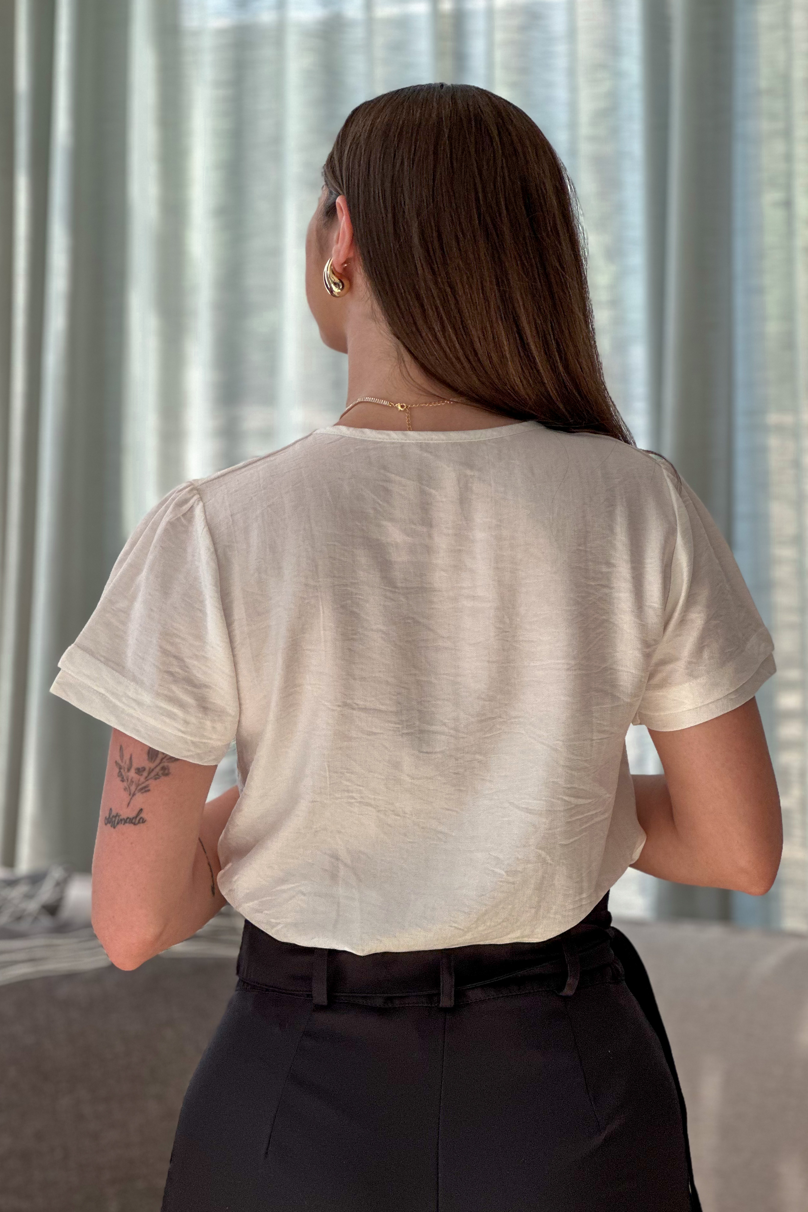 Blusa Manga Curta Decote "V" Graziela Branca