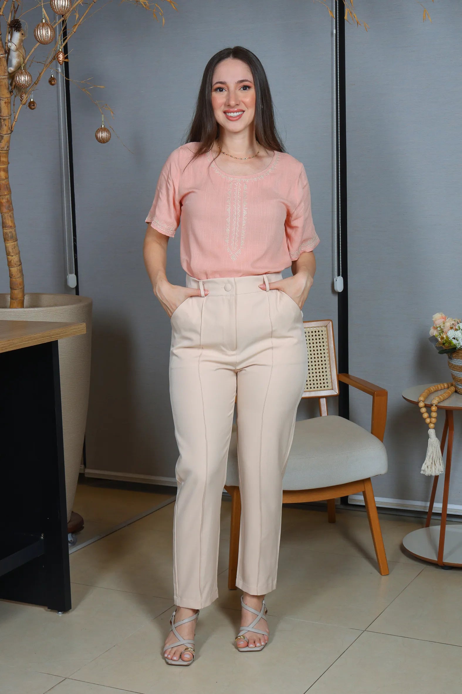 Blusa Manga Curta Viscose Detalhe Bordado Tereza Rosa