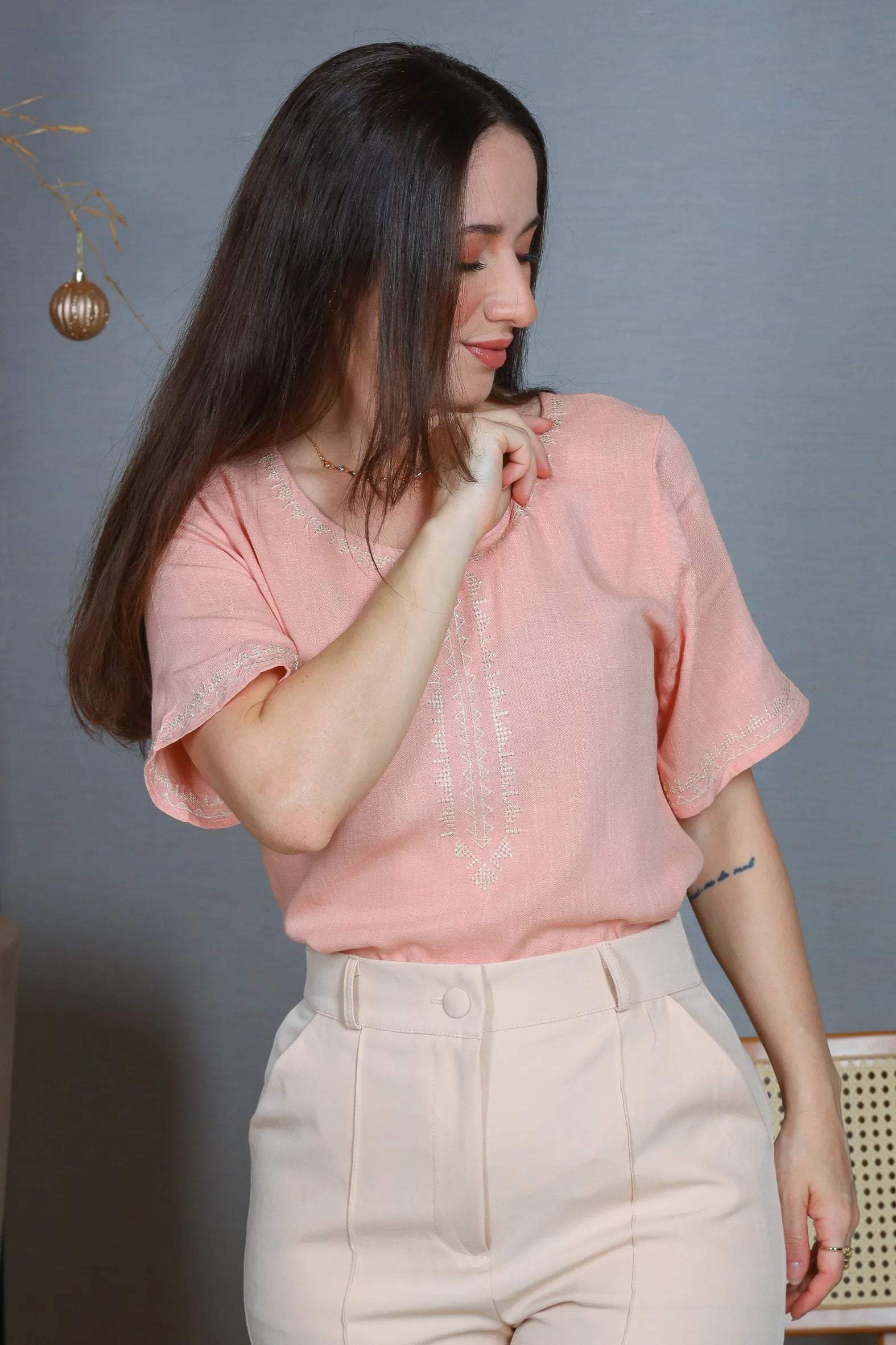 Blusa Manga Curta Viscose Detalhe Bordado Tereza Rosa