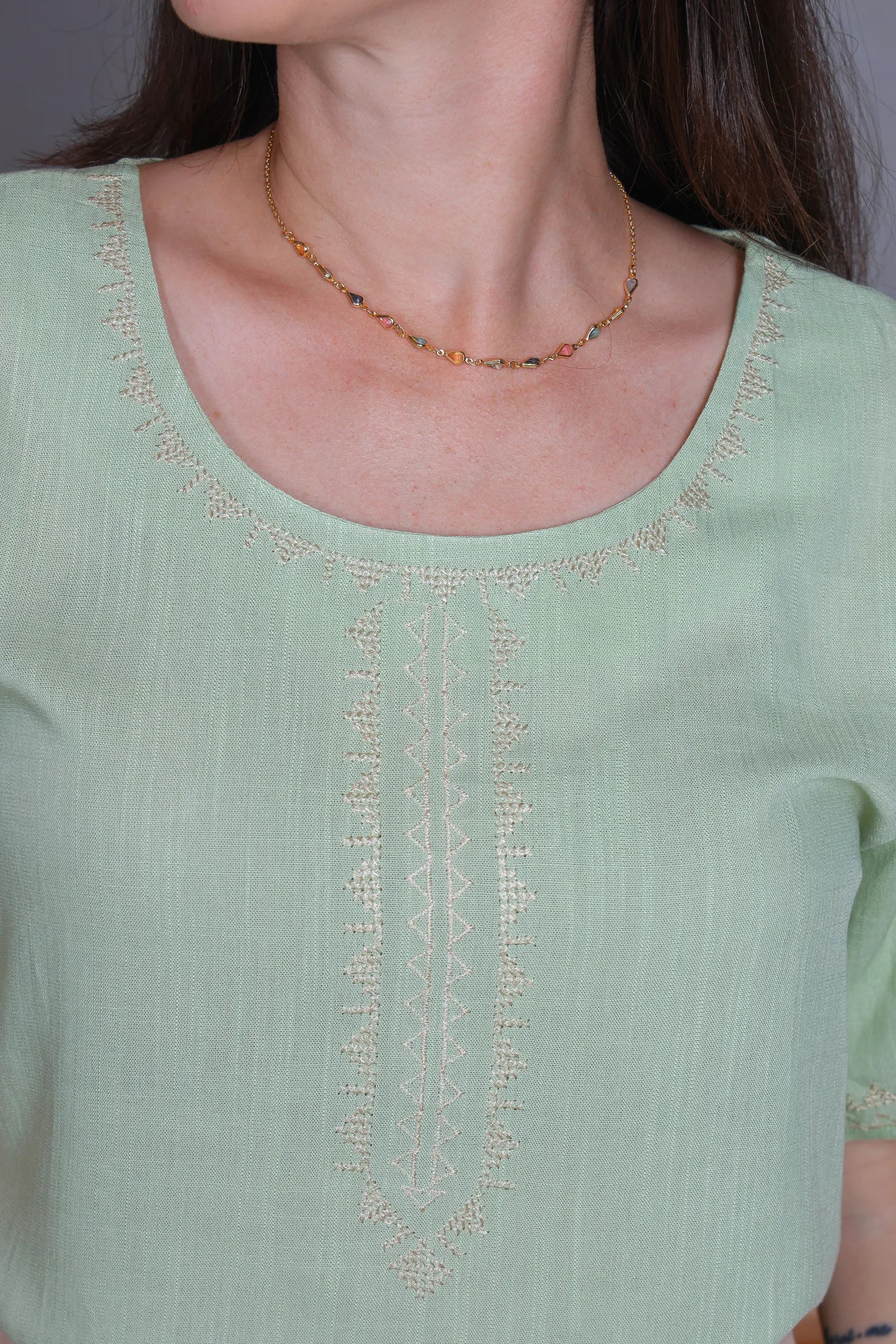 Blusa Manga Curta Viscose Detalhe Bordado Tereza Verde