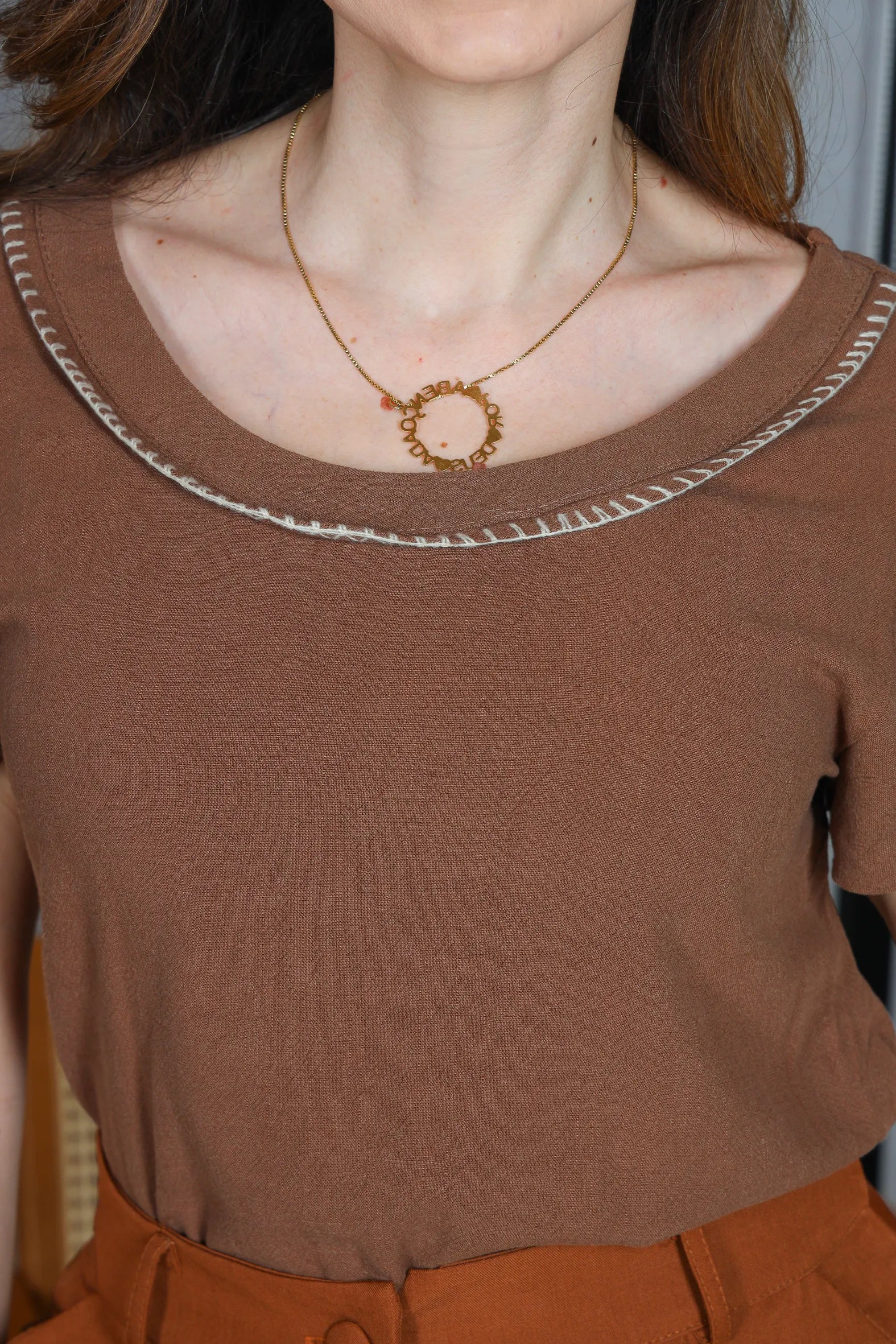 Blusa Manga Curta Transpassada Visco Linho Detalhe Colo Fabiana Marrom