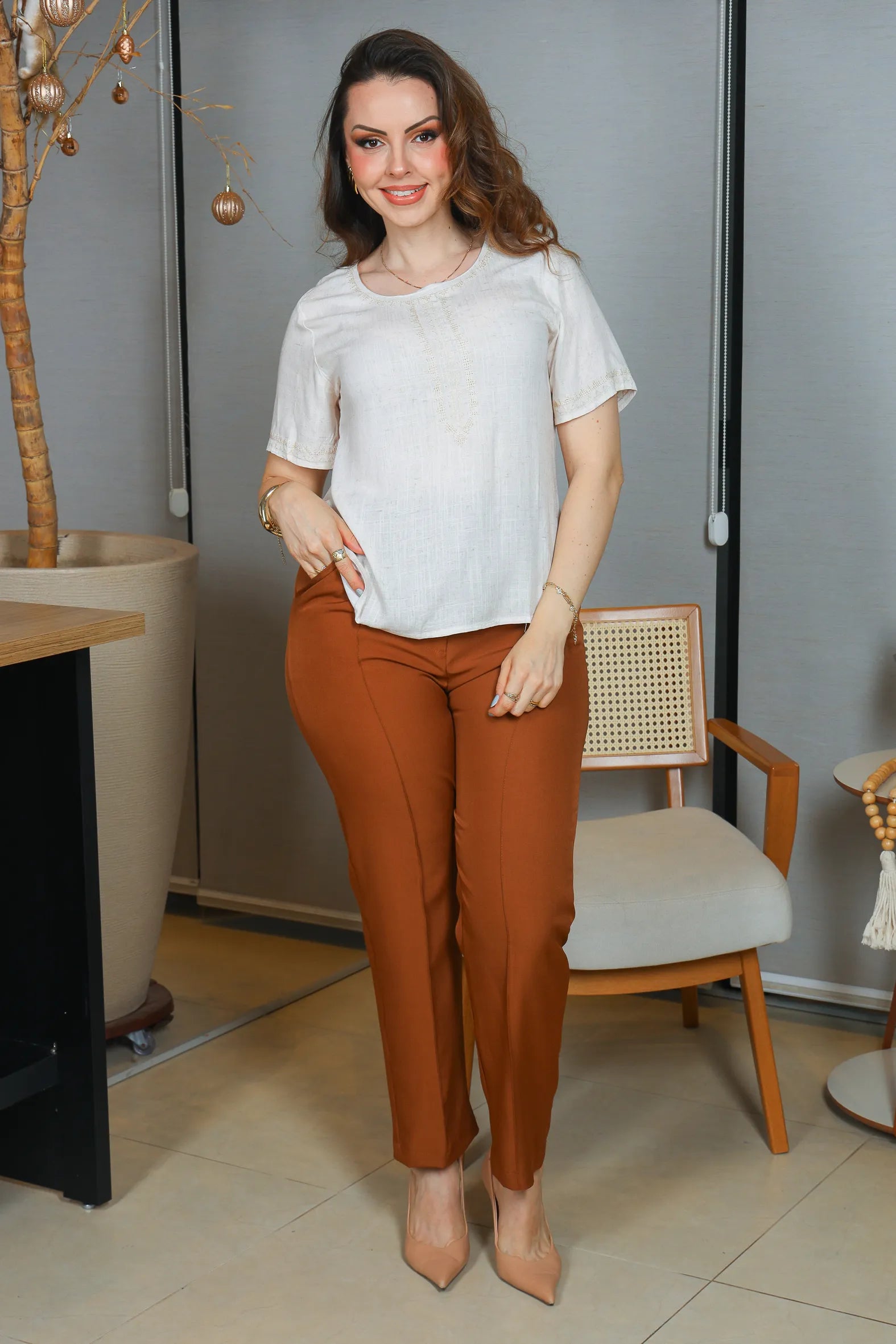 Blusa Manga Curta Viscose Detalhe Bordado Tereza Creme