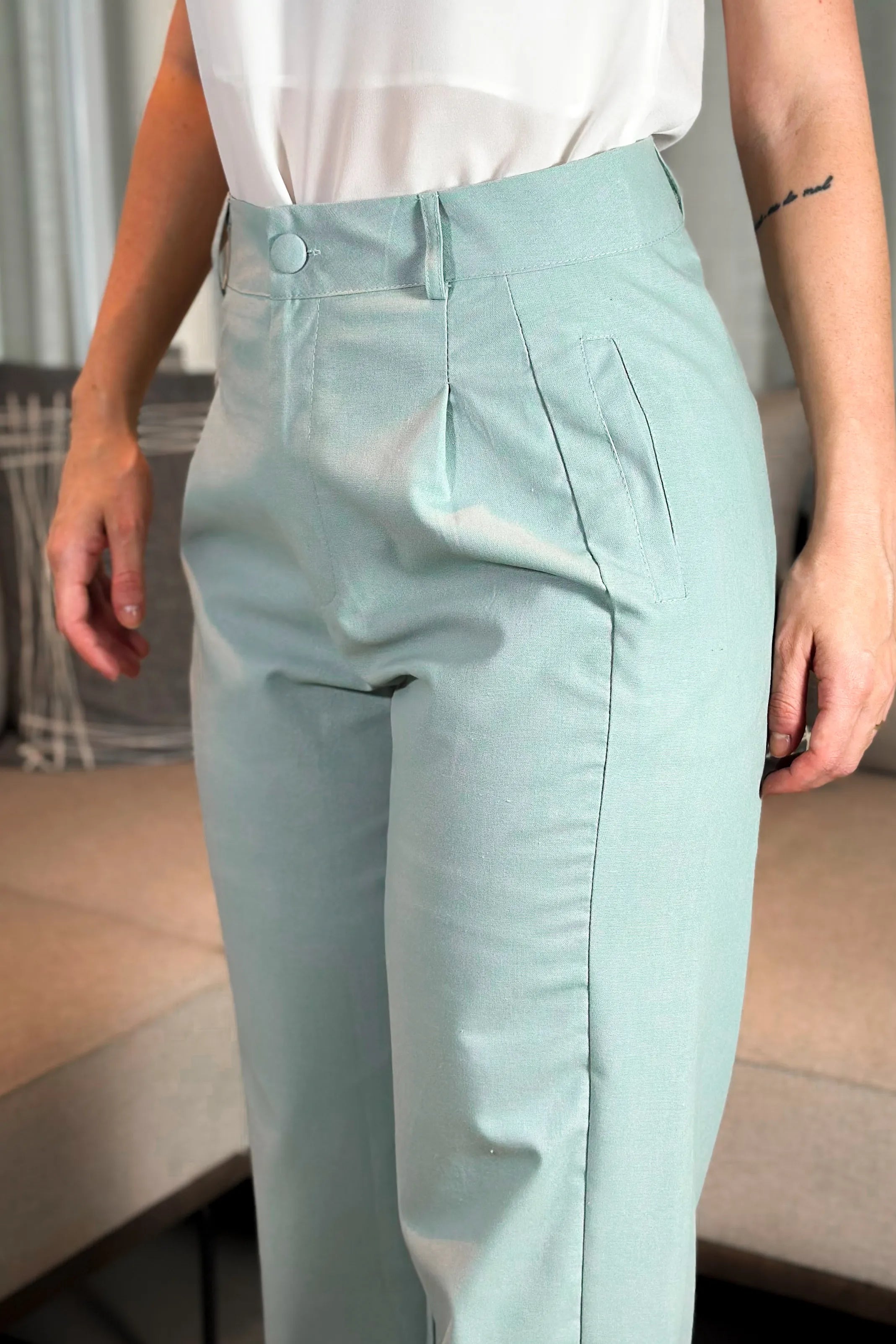 Calça Corte Reto Em Linho Soft Noemi Azul Claro