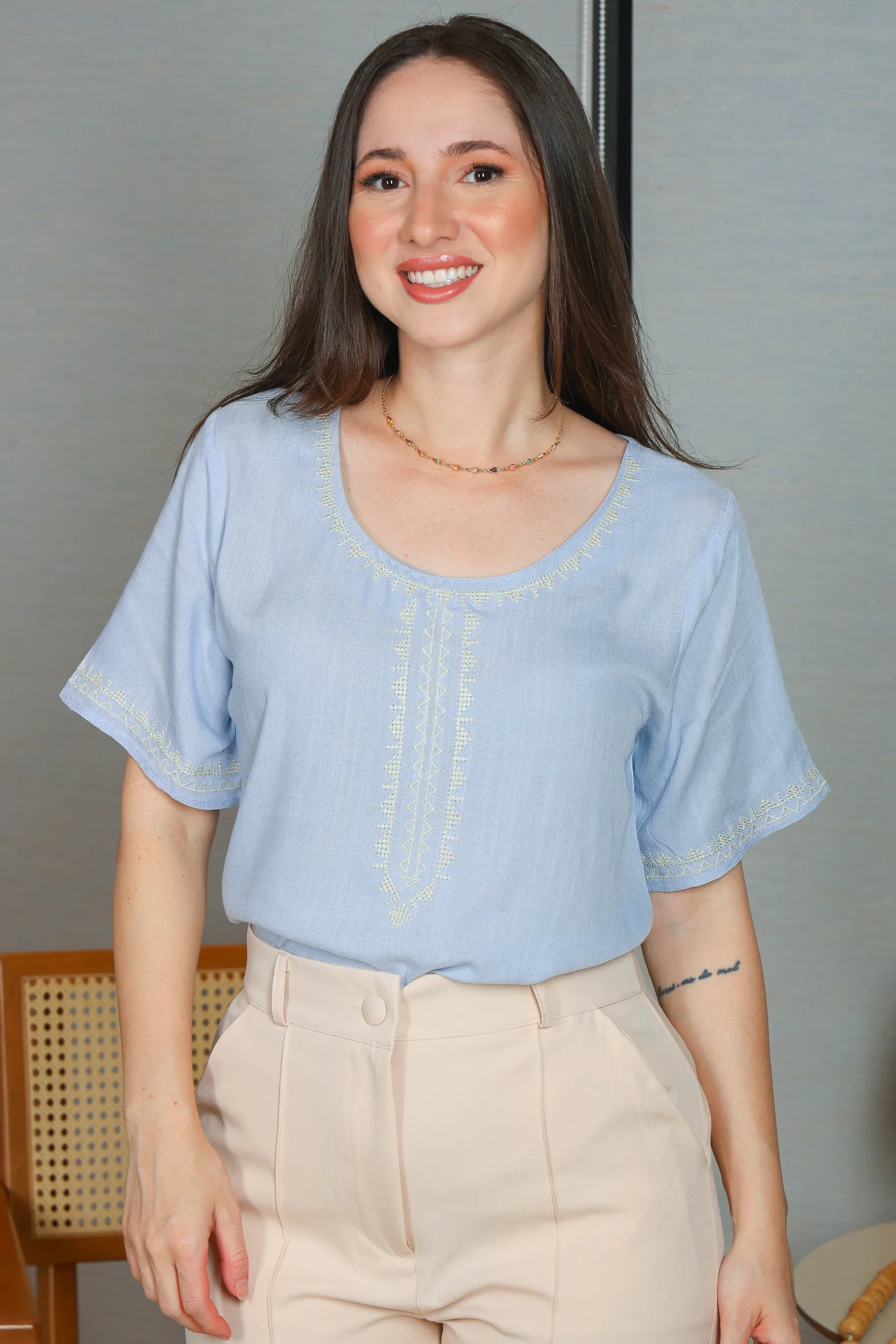 Blusa Manga Curta Viscose Detalhe Bordado Tereza Azul
