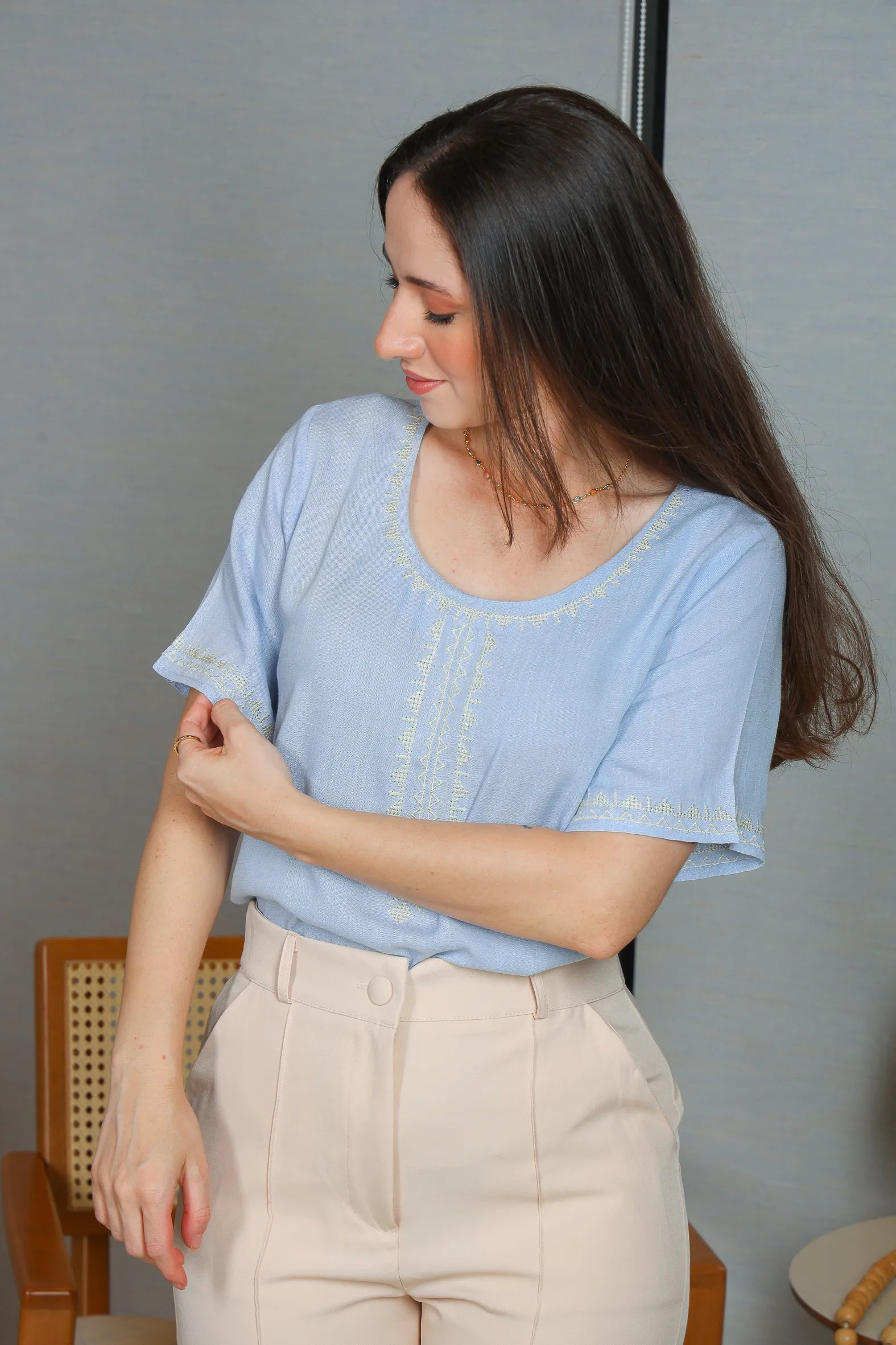 Blusa Manga Curta Viscose Detalhe Bordado Tereza Azul