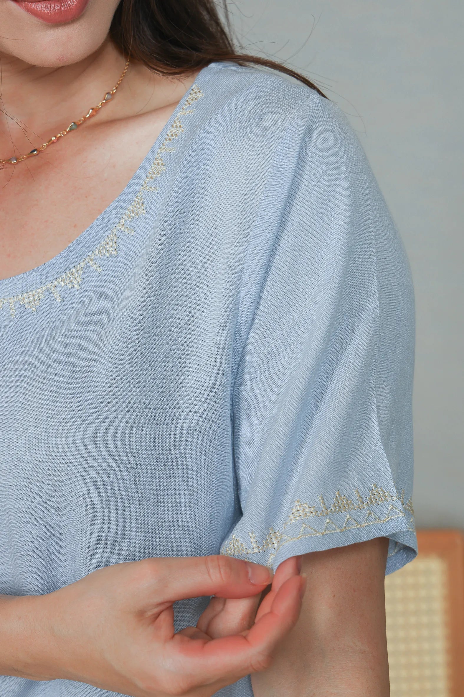 Blusa Manga Curta Viscose Detalhe Bordado Tereza Azul