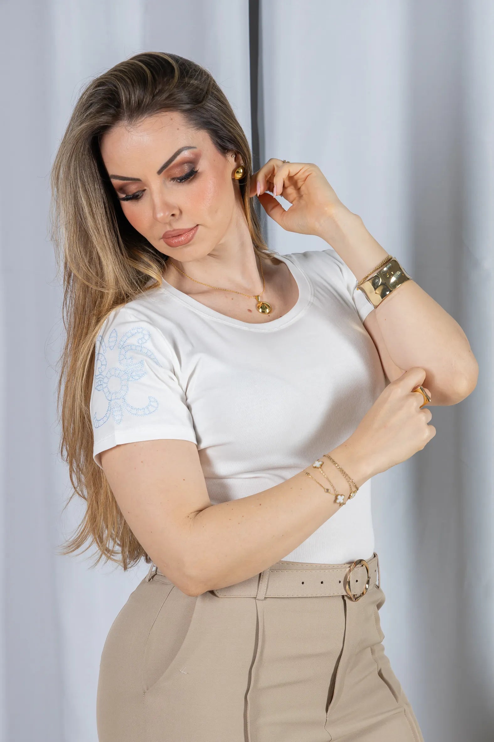 Blusa Cotton Lycra com Bordado Delicado Sabrina Branca