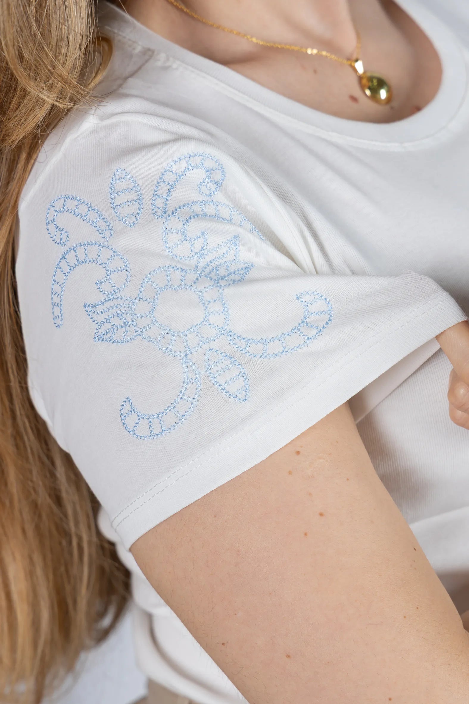 Blusa Cotton Lycra com Bordado Delicado Sabrina Branca