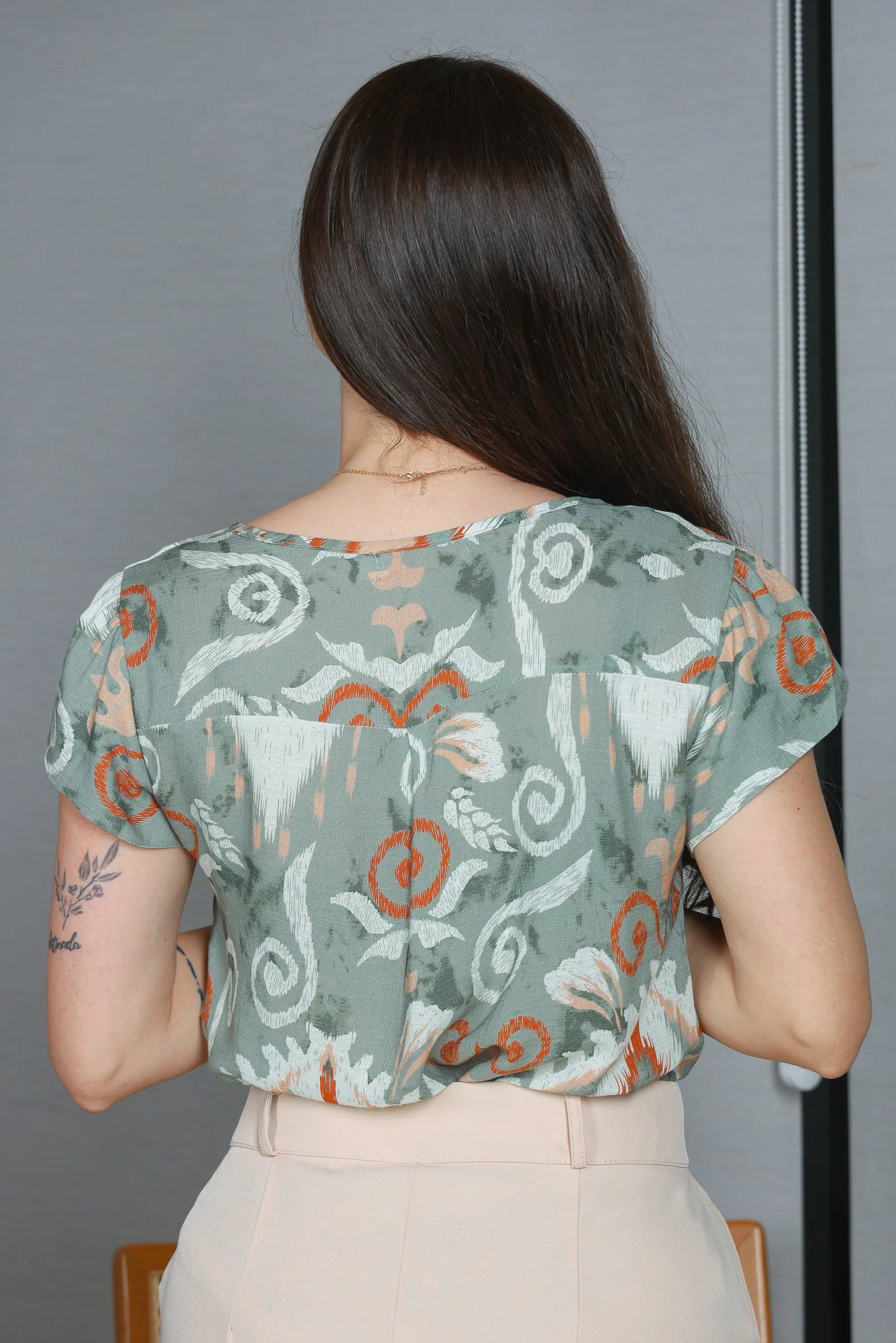 Blusa Manga Curta Transpassada Viscose Regina Estampada Verde