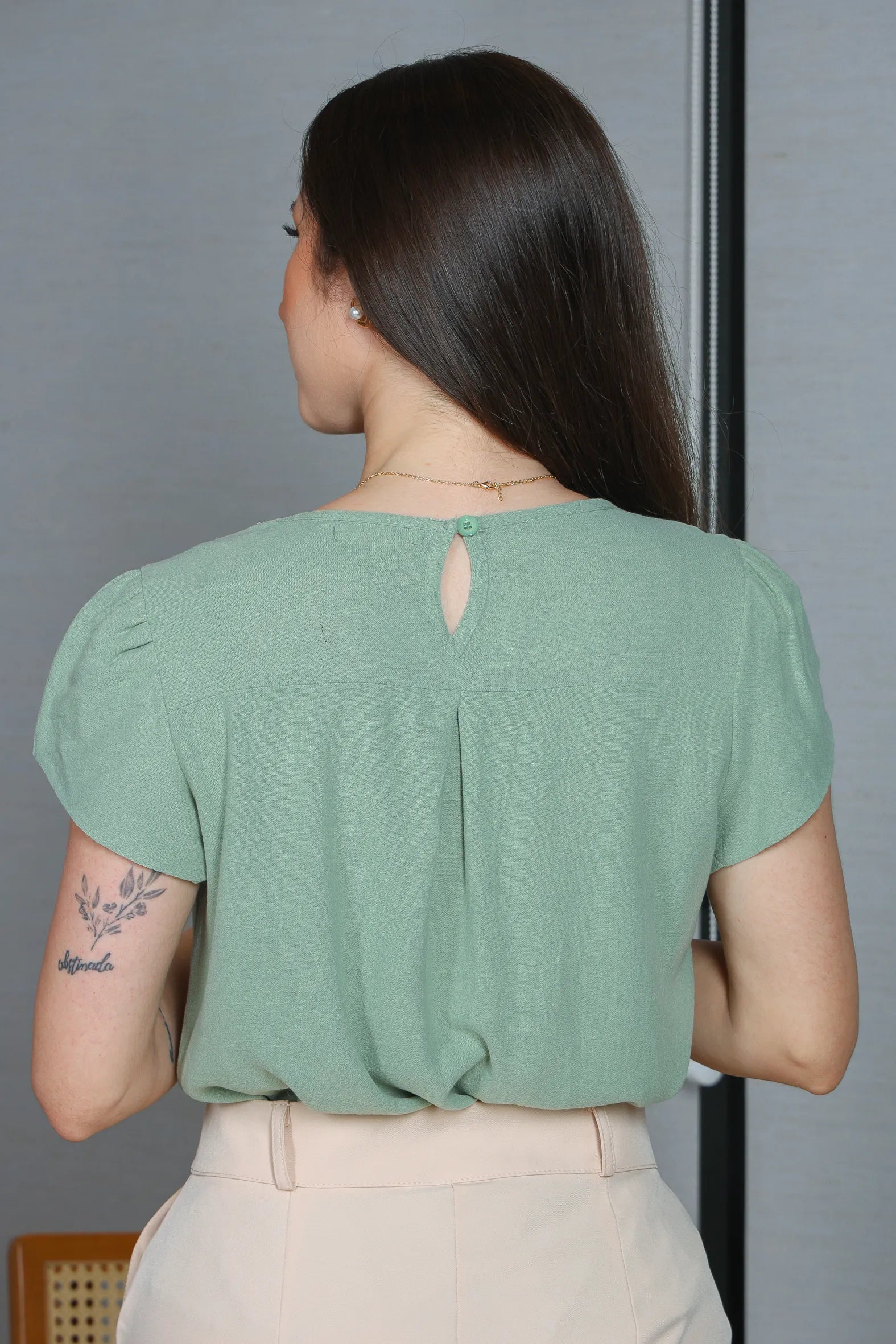 Blusa Manga Curta Transpassada Visco Linho Detalhe Colo Fabiana Verde
