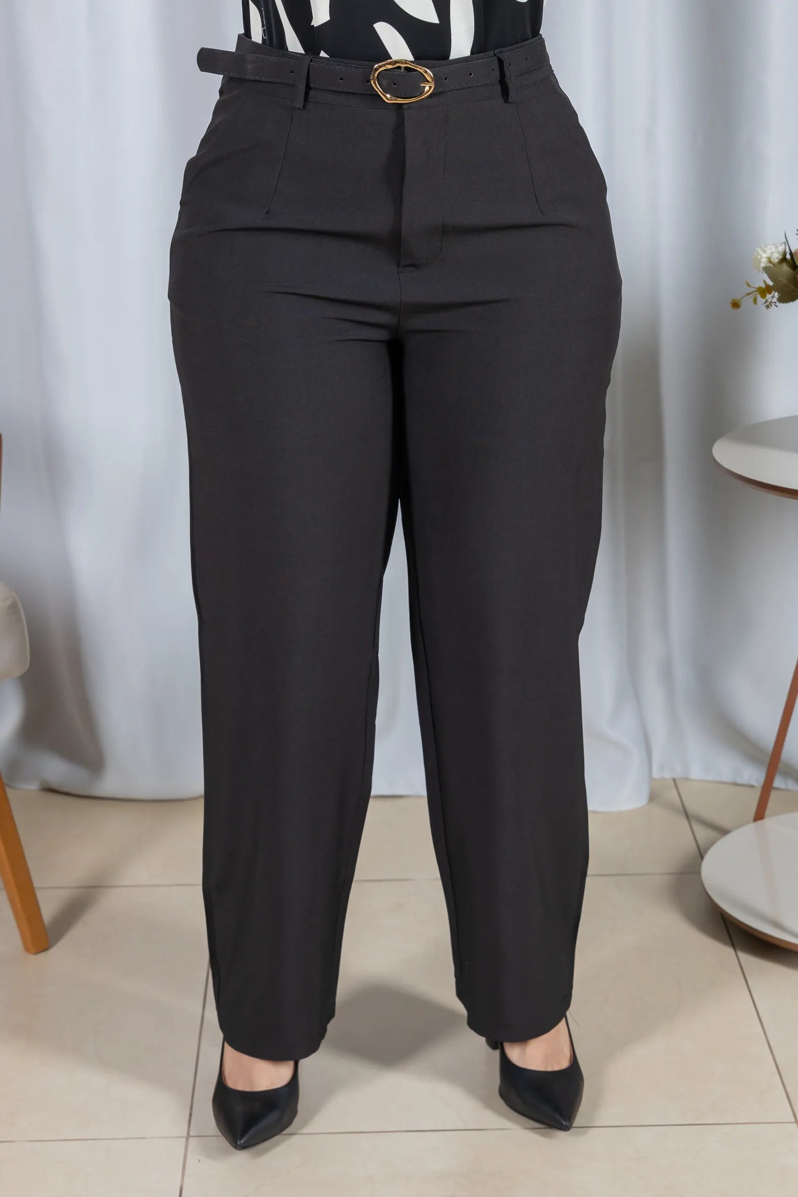 Calça Alfaiataria com Cinto Emma Preta