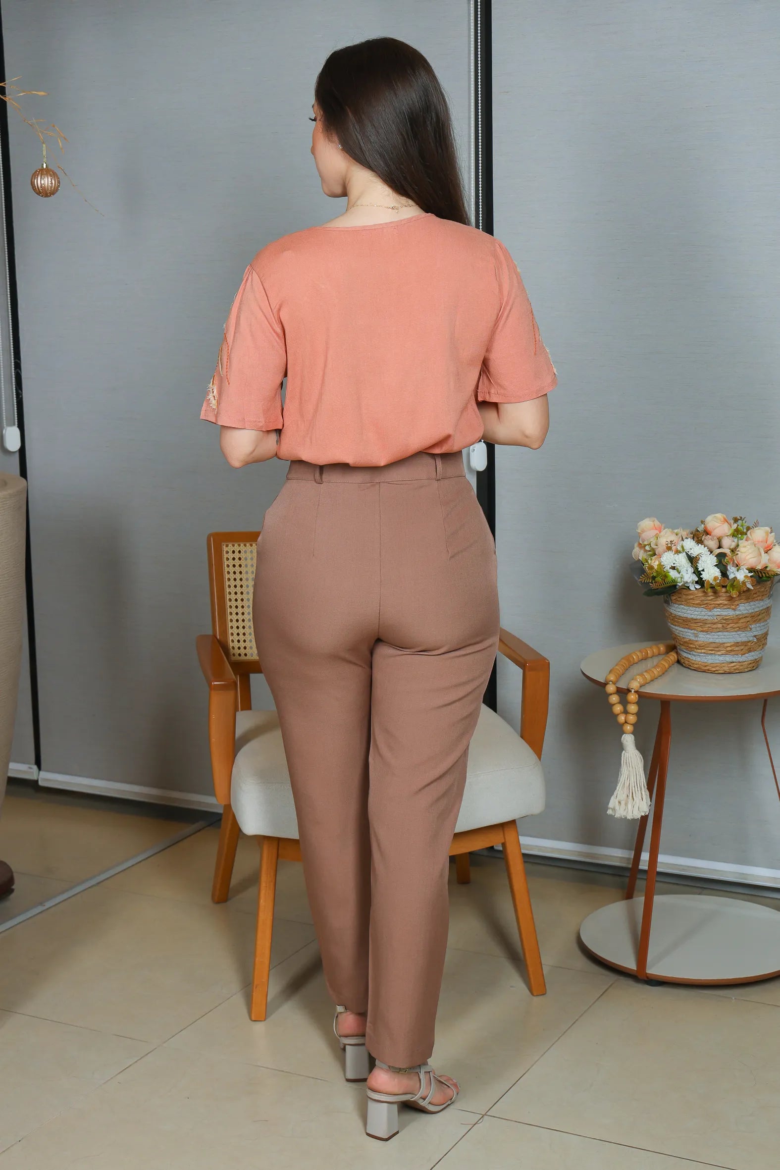 Blusa Manga Curta Visco Linen Detalhes em Bordado Amélia Rosê