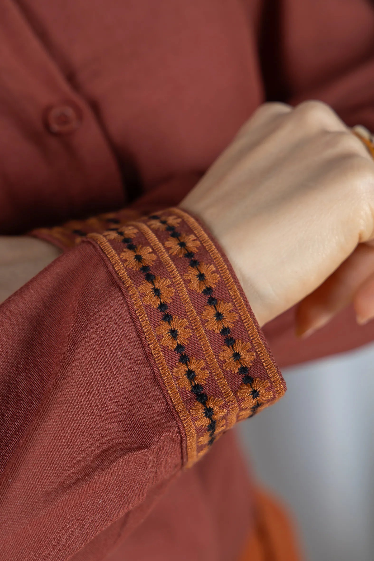 Camisa em Visco com Bordado Delicado Cátia Terracota