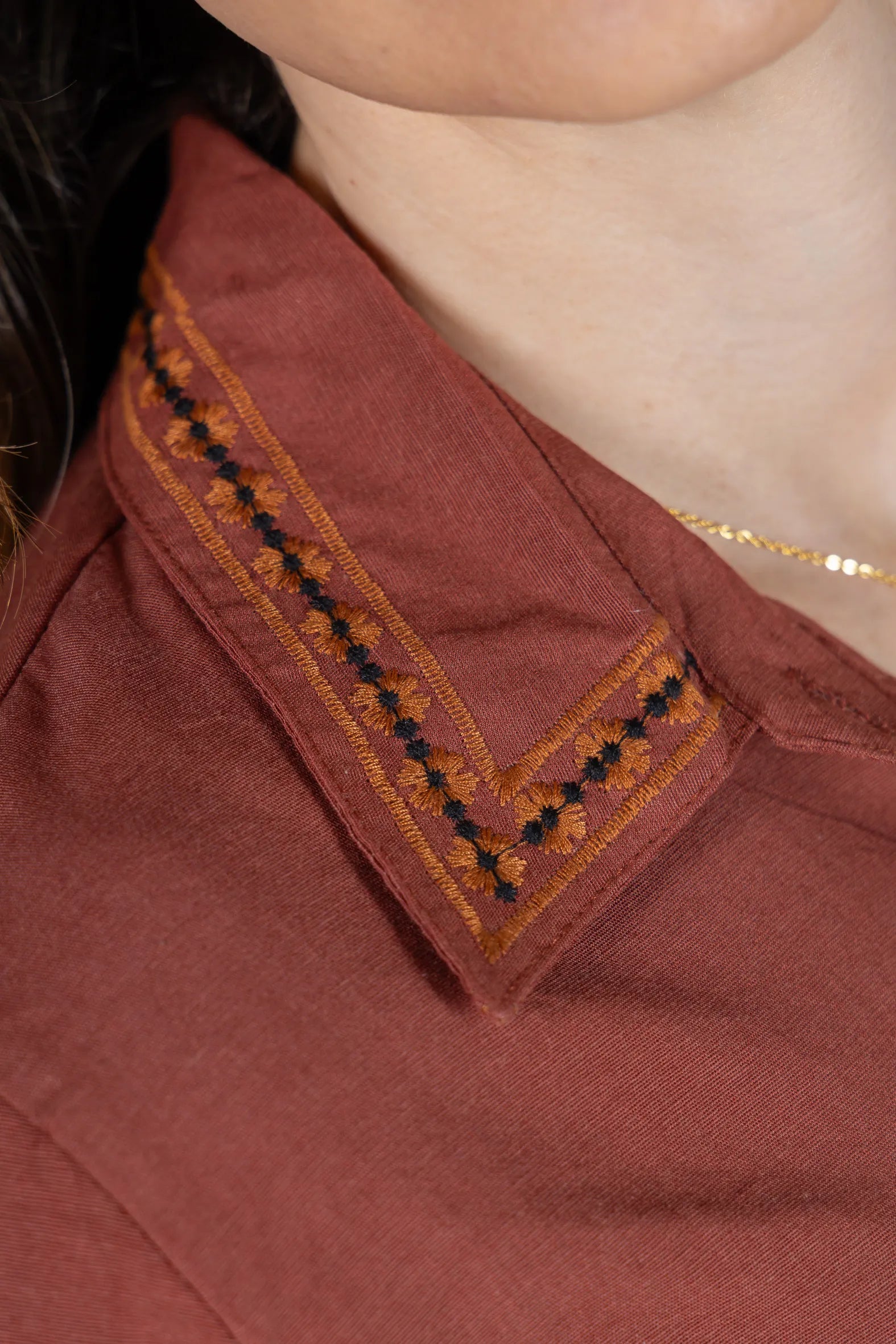 Camisa em Visco com Bordado Delicado Cátia Terracota