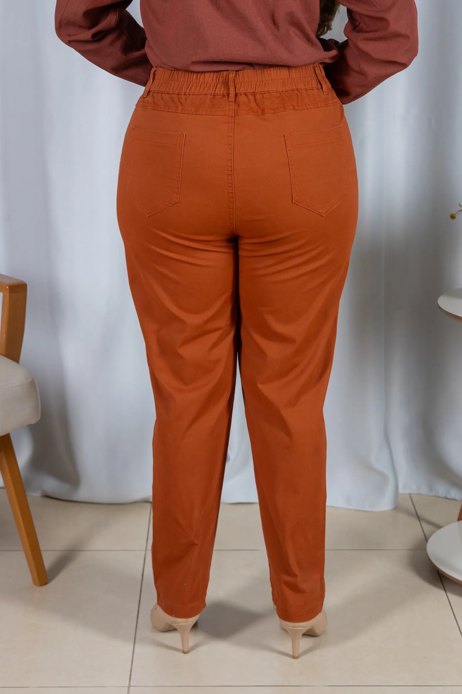 Calça Sarja Macia Corte Reto Analice Terracota