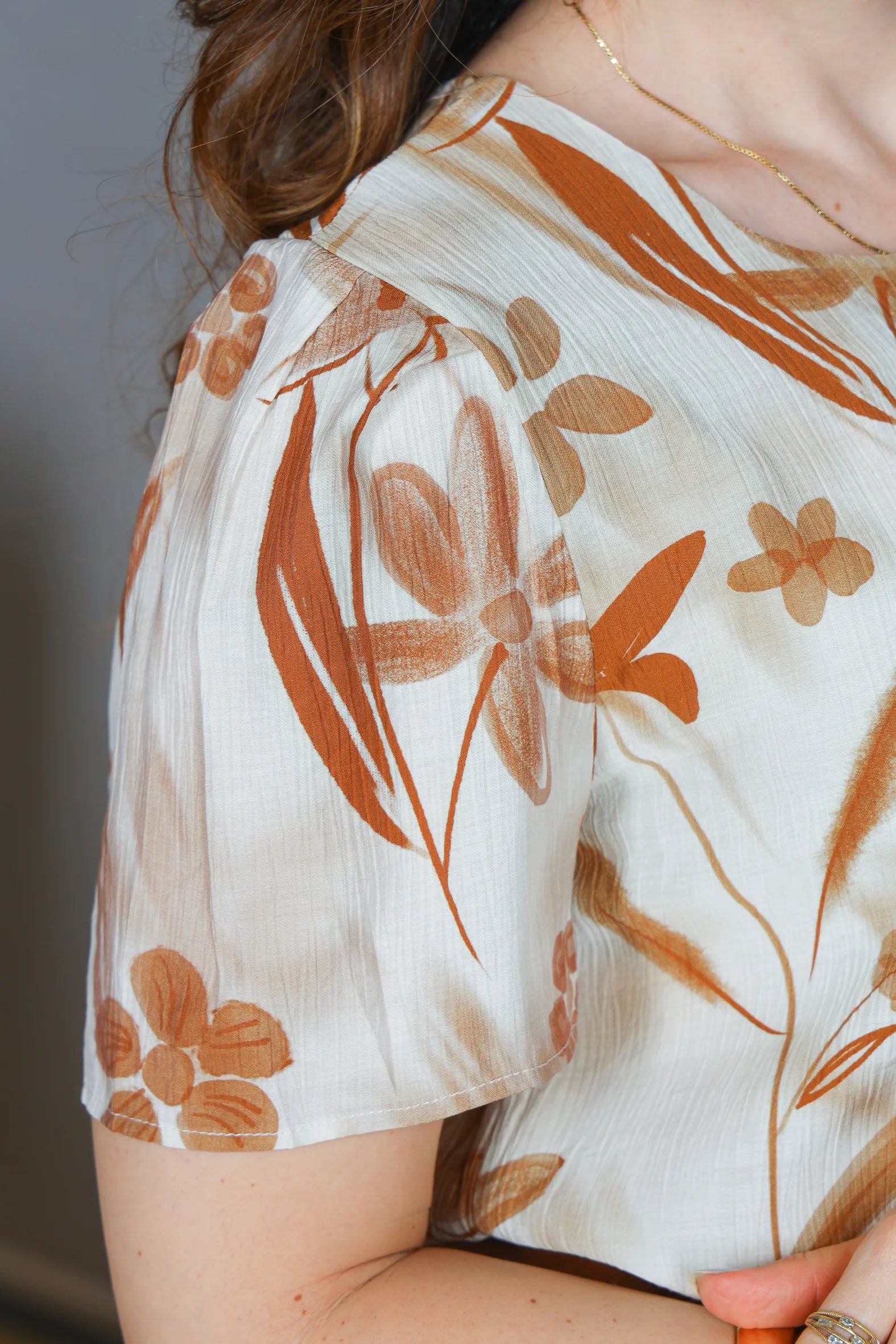 Blusa Manga Curta Visco Touch Estampa Floral Rosângela Marrom