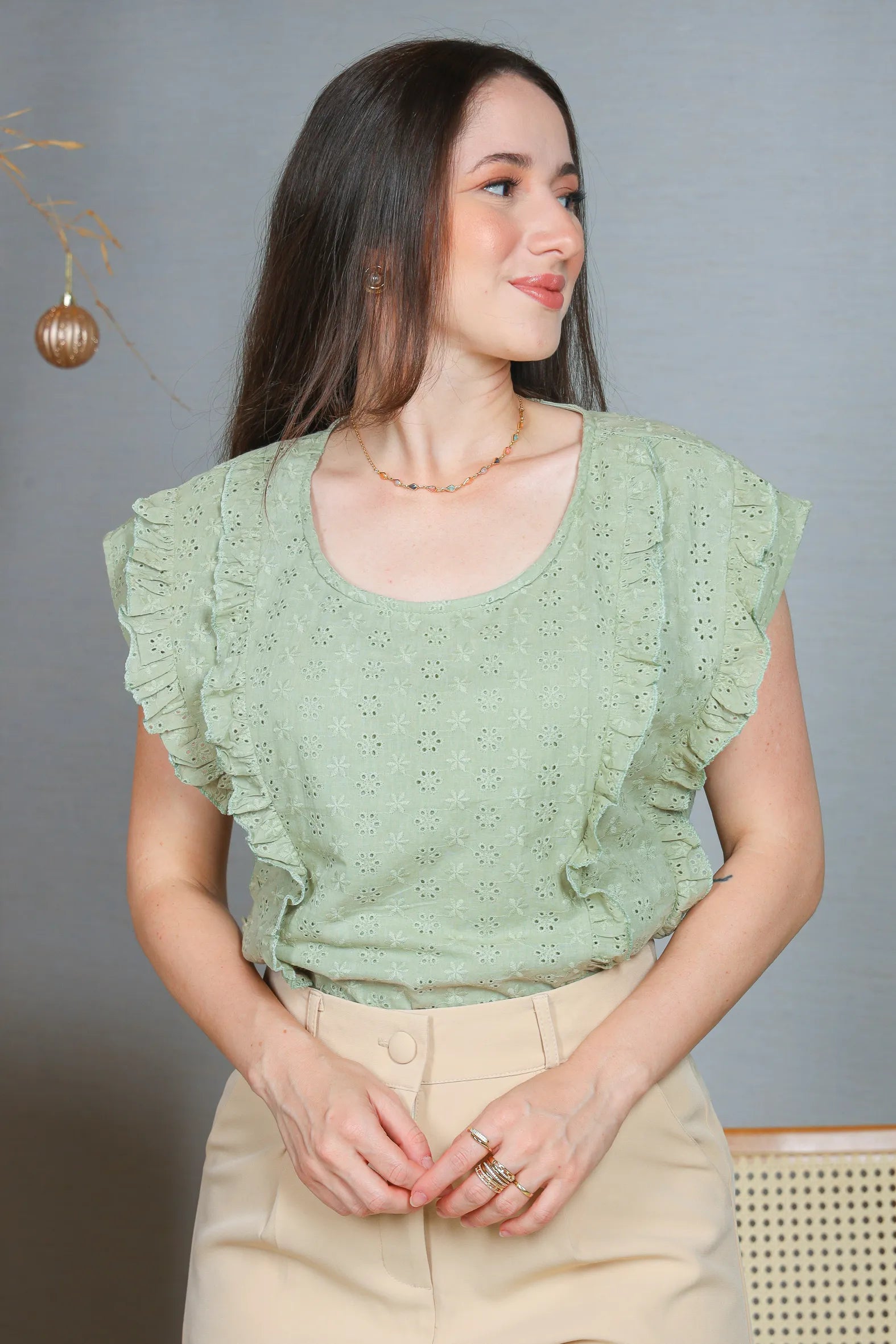 Blusa Manga Curta em Cotton Laise Detalhes Babados Marta Verde