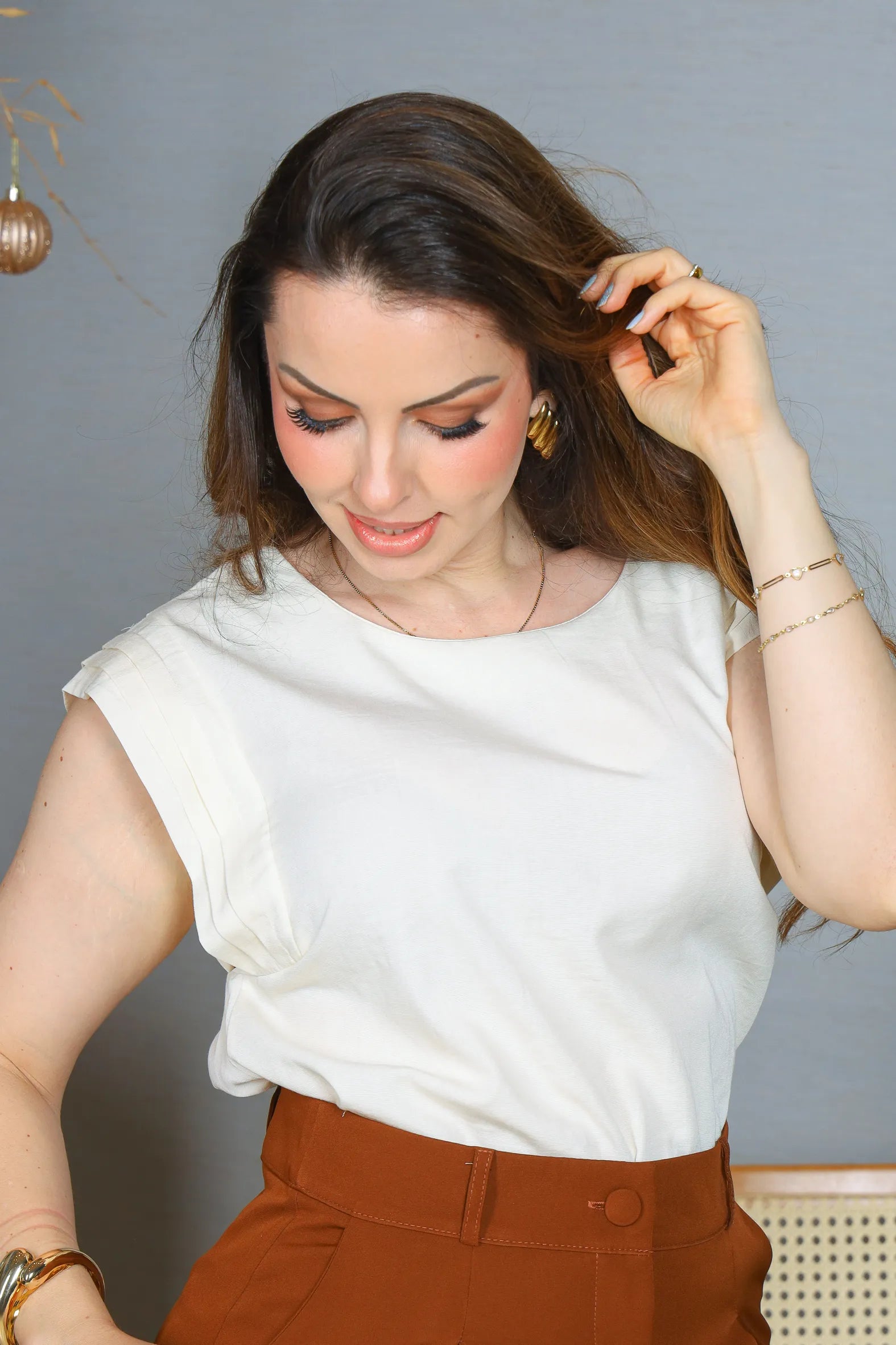 Blusa Regata Muscle Tee em Cotton Mix Detalhe Cava Dobrada Diana Creme