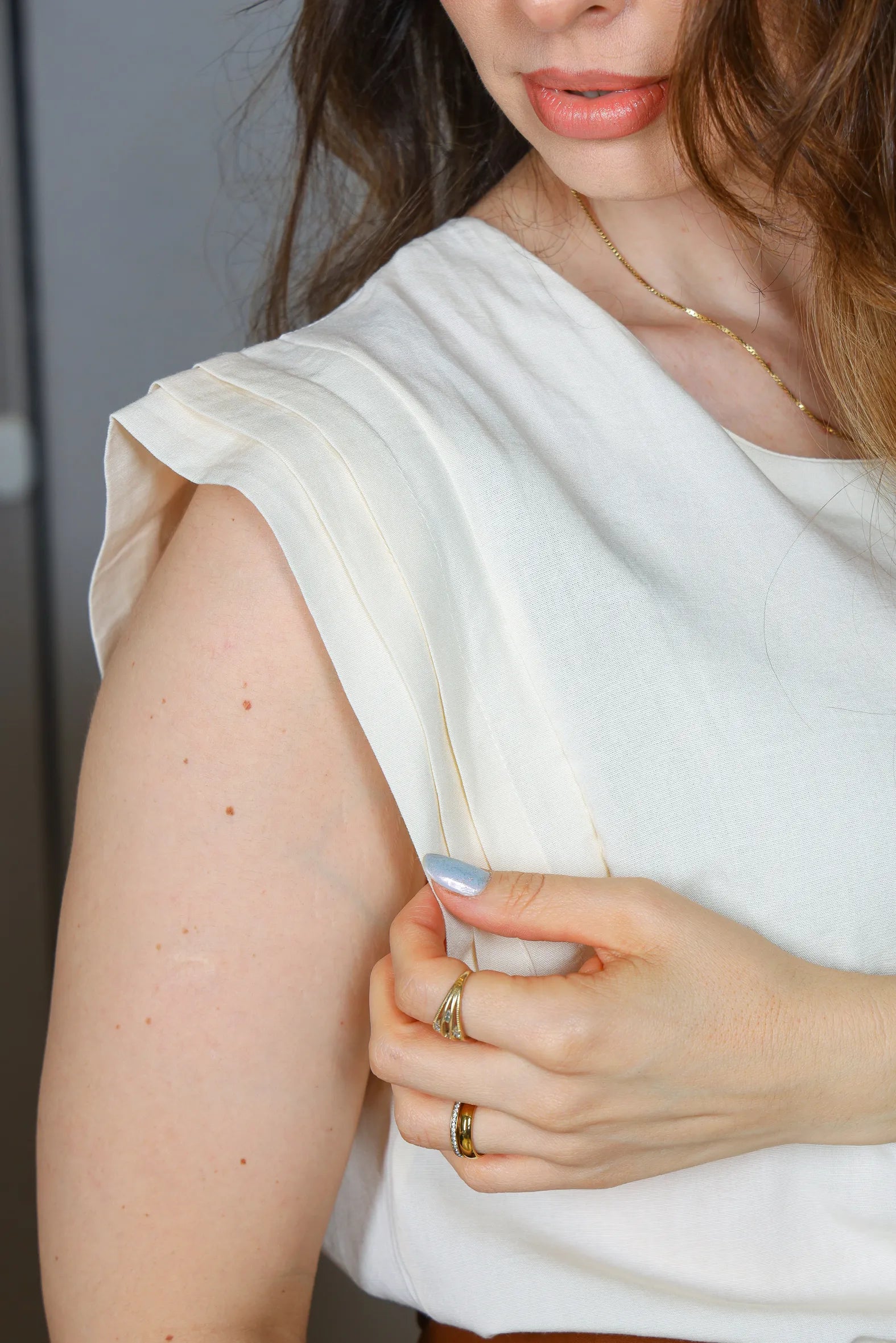 Blusa Regata Muscle Tee em Cotton Mix Detalhe Cava Dobrada Diana Creme