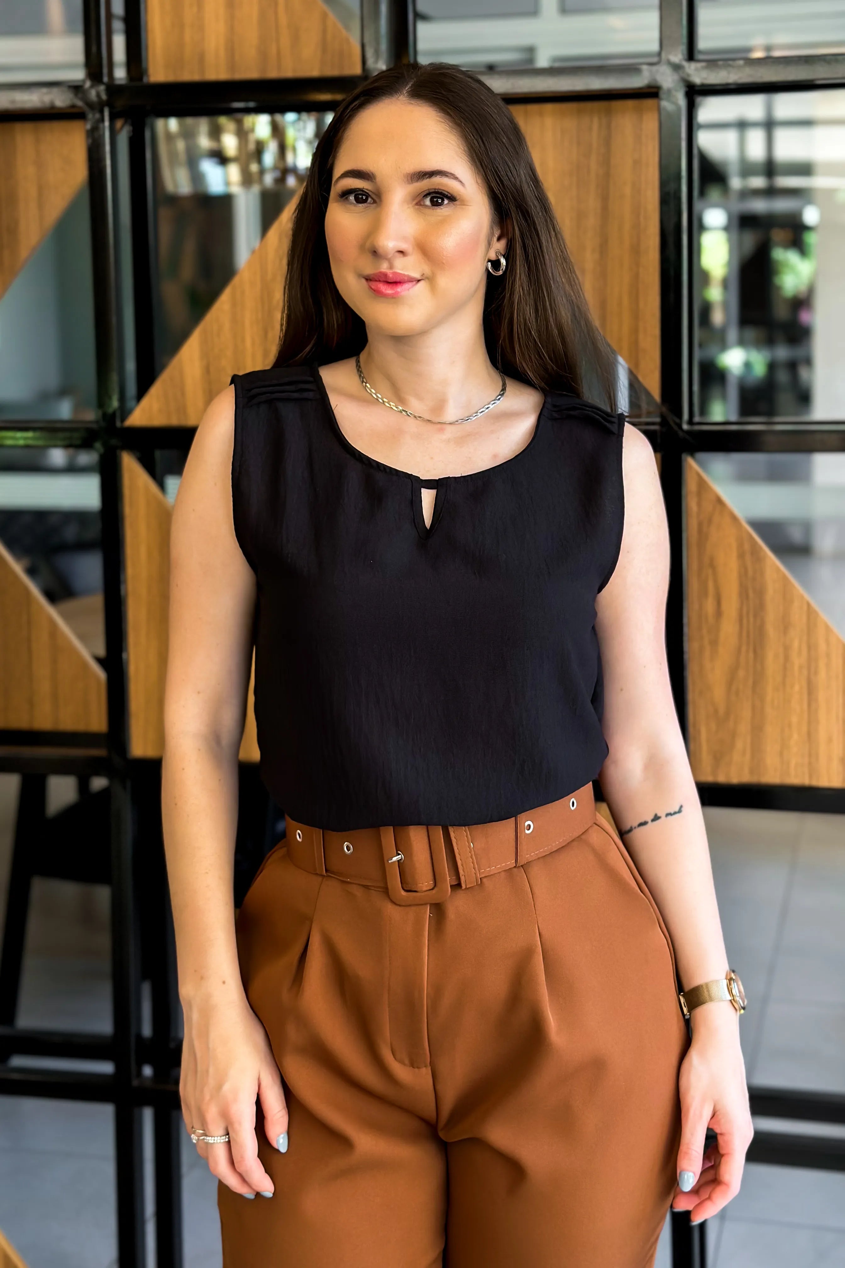 Blusa Regata Choker Detalhe Ombro Sara Preta