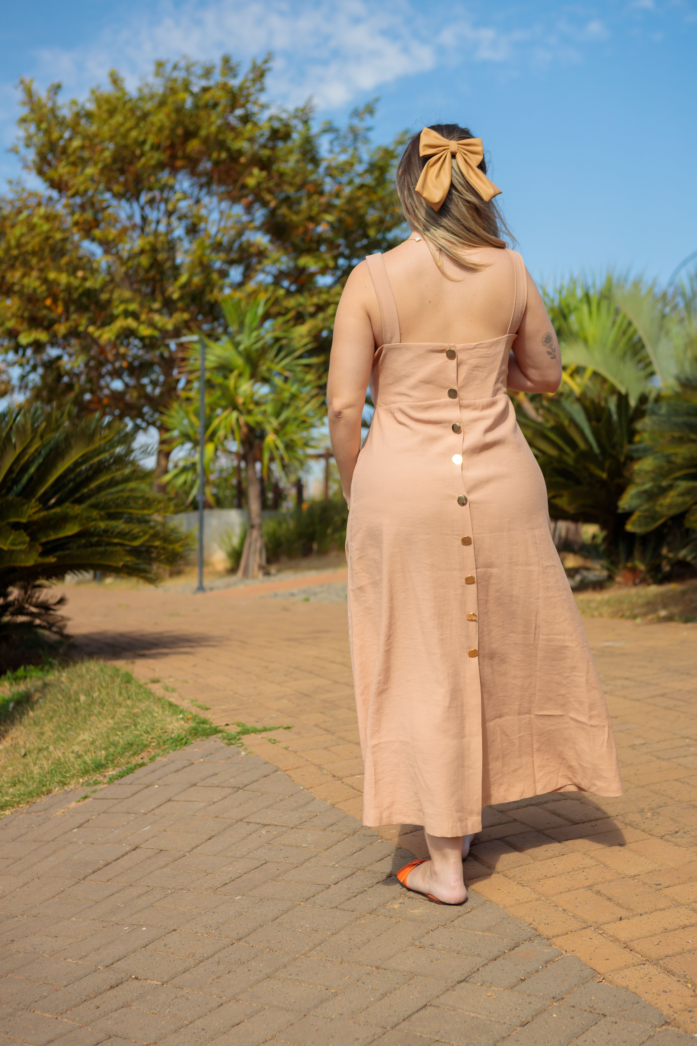 Vestido Midi Detalhe Botões Naiara Bege