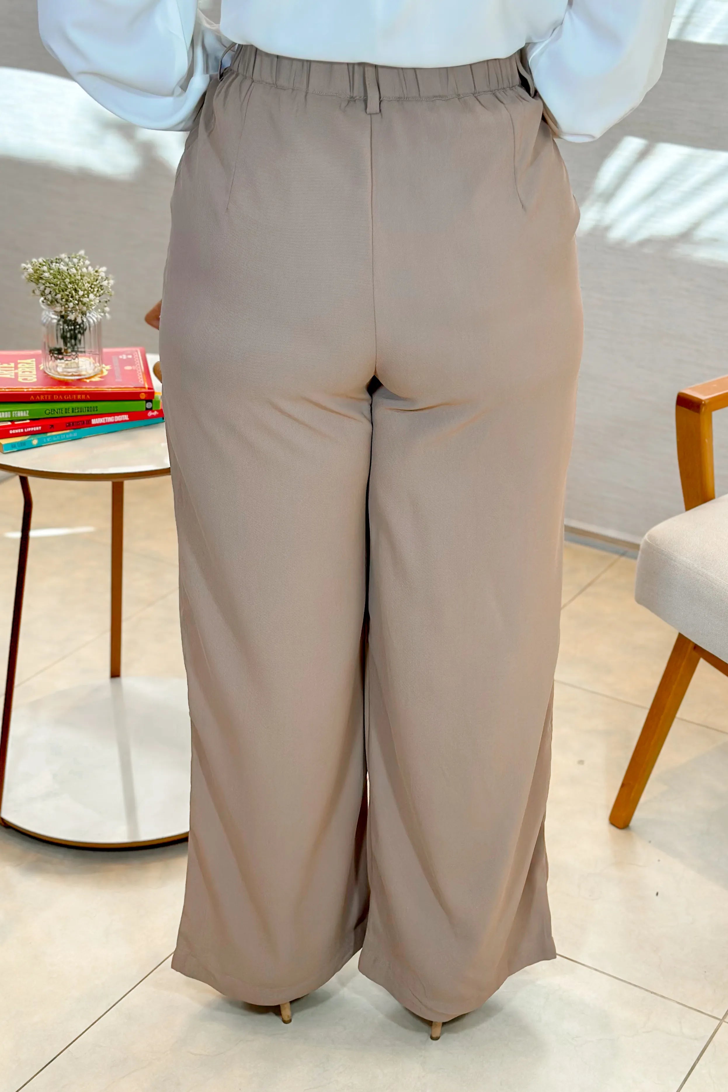 Calça Pantalona Alfaiataria Lavínia Marrom