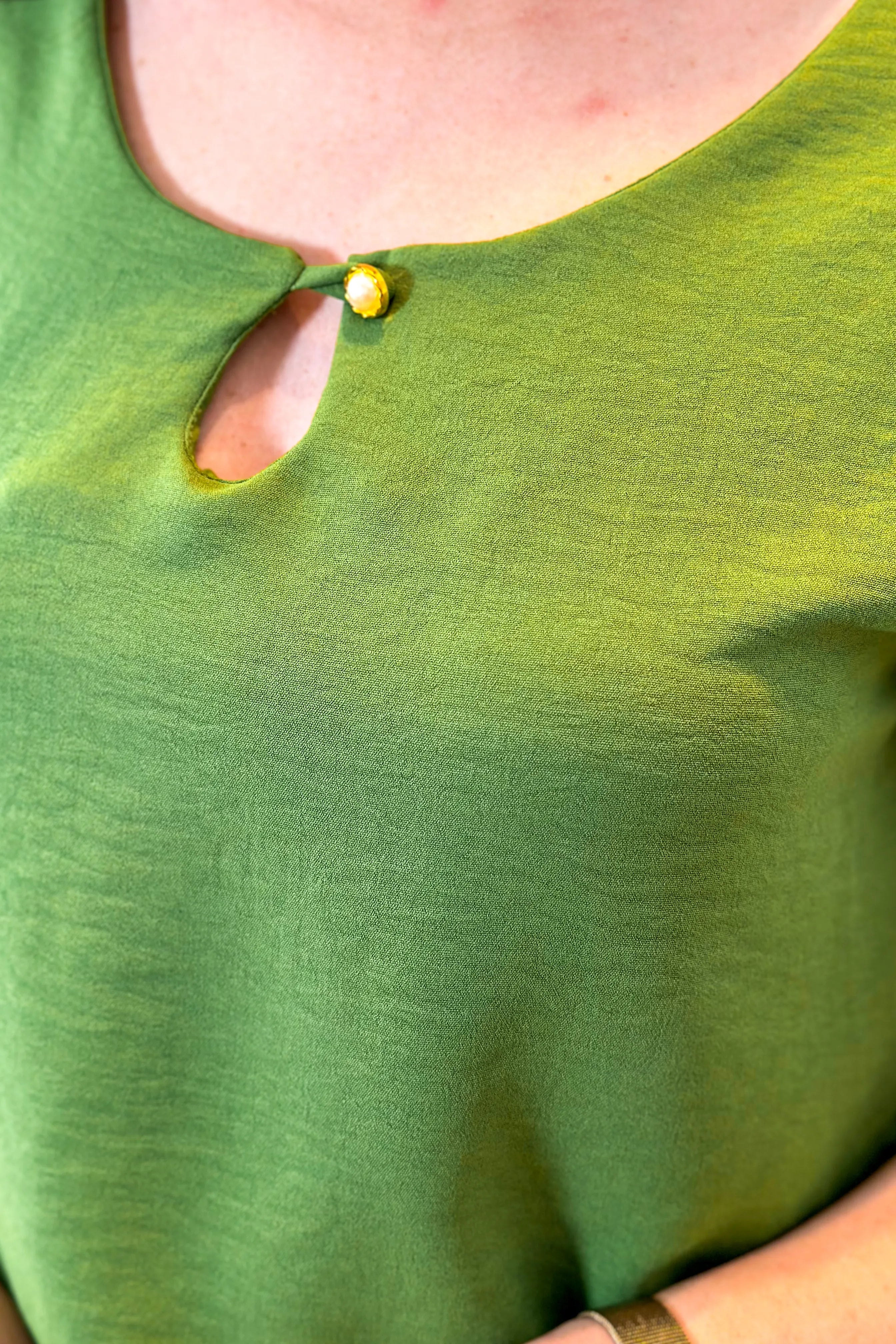 Blusa Manga Transpassada Detalhe Botão Ana Verde