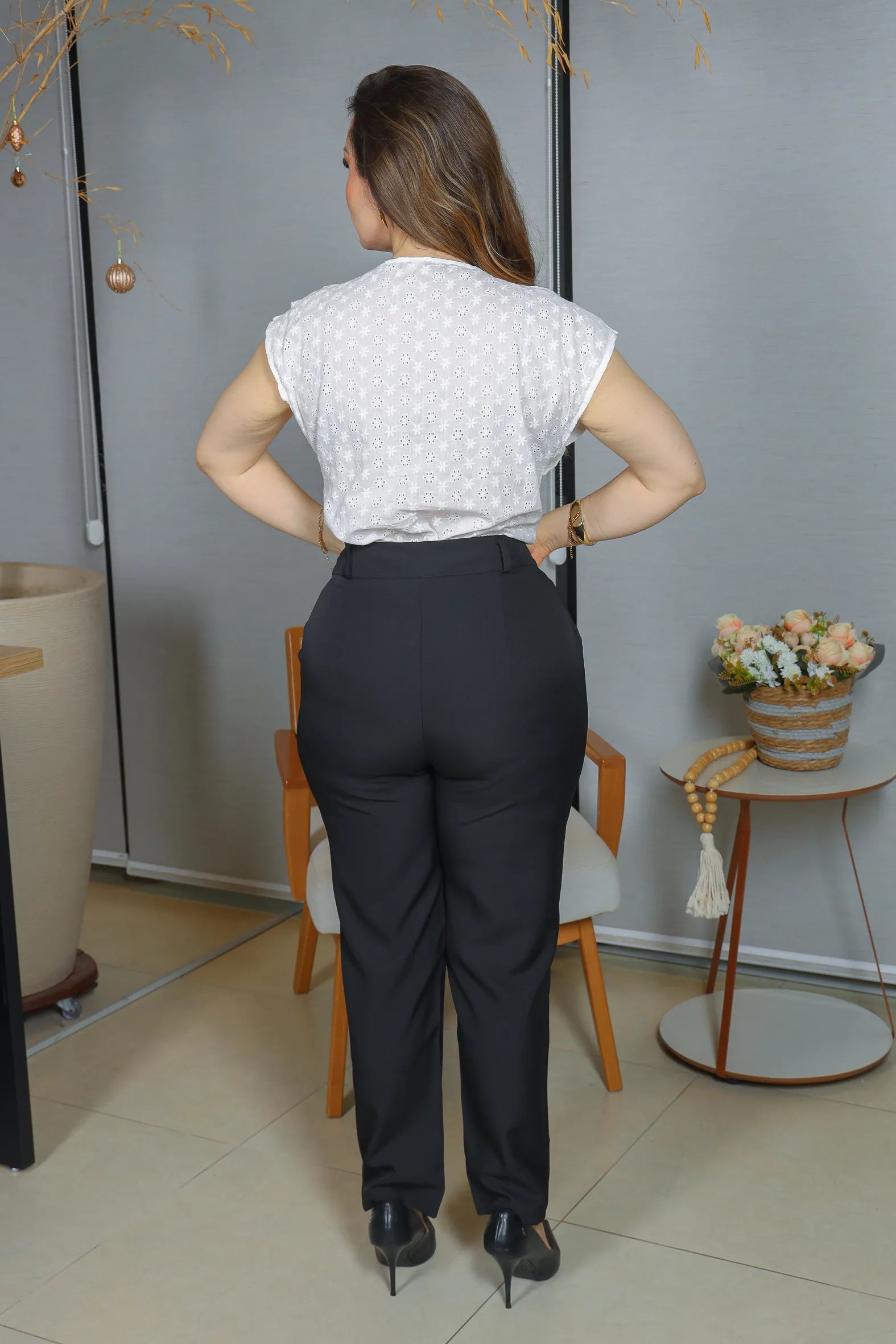 Blusa Manga Curta em Cotton Laise Detalhes Babados Marta Branca