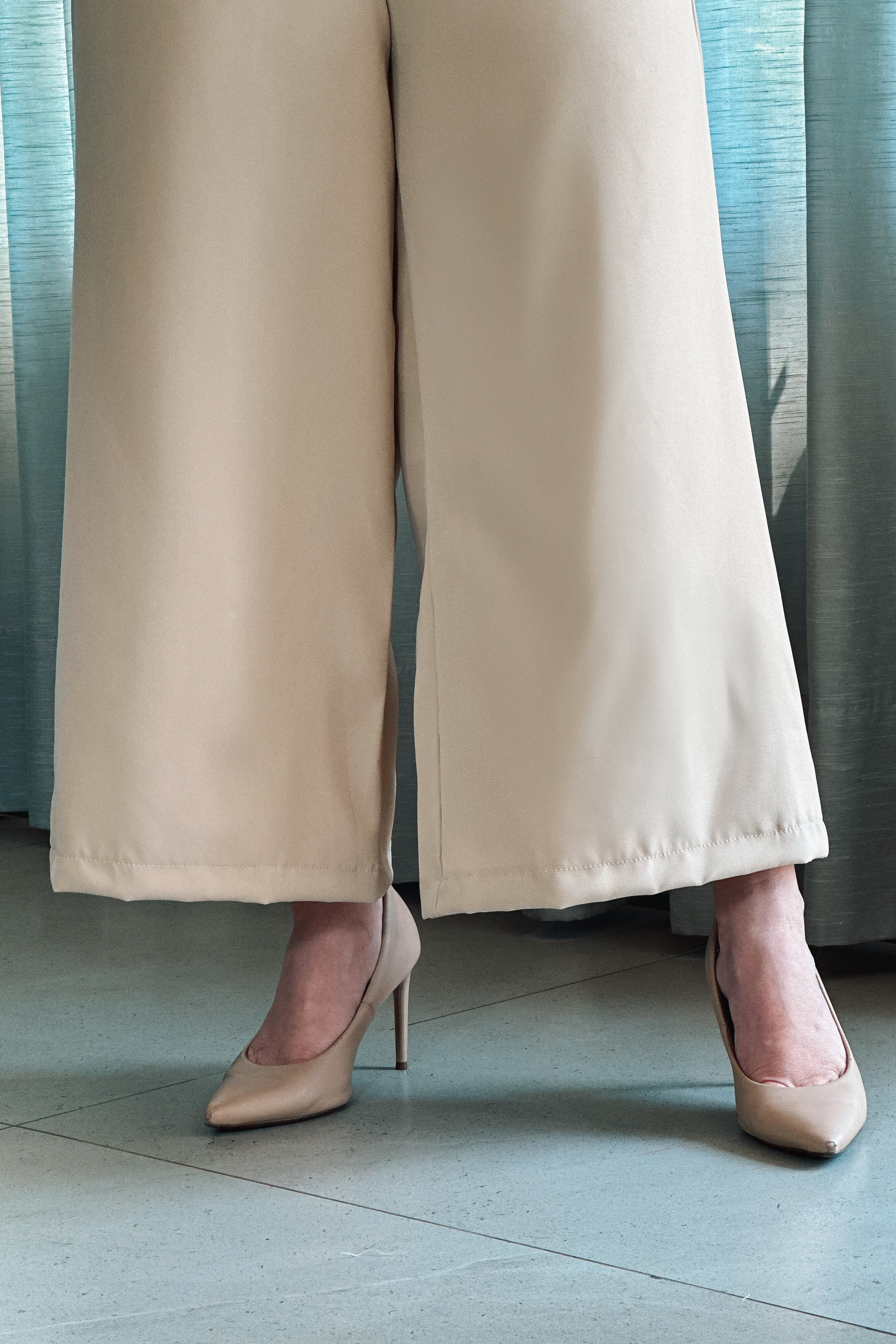 Calça Pantacourt Em Alfaiataria Rayssa Bege