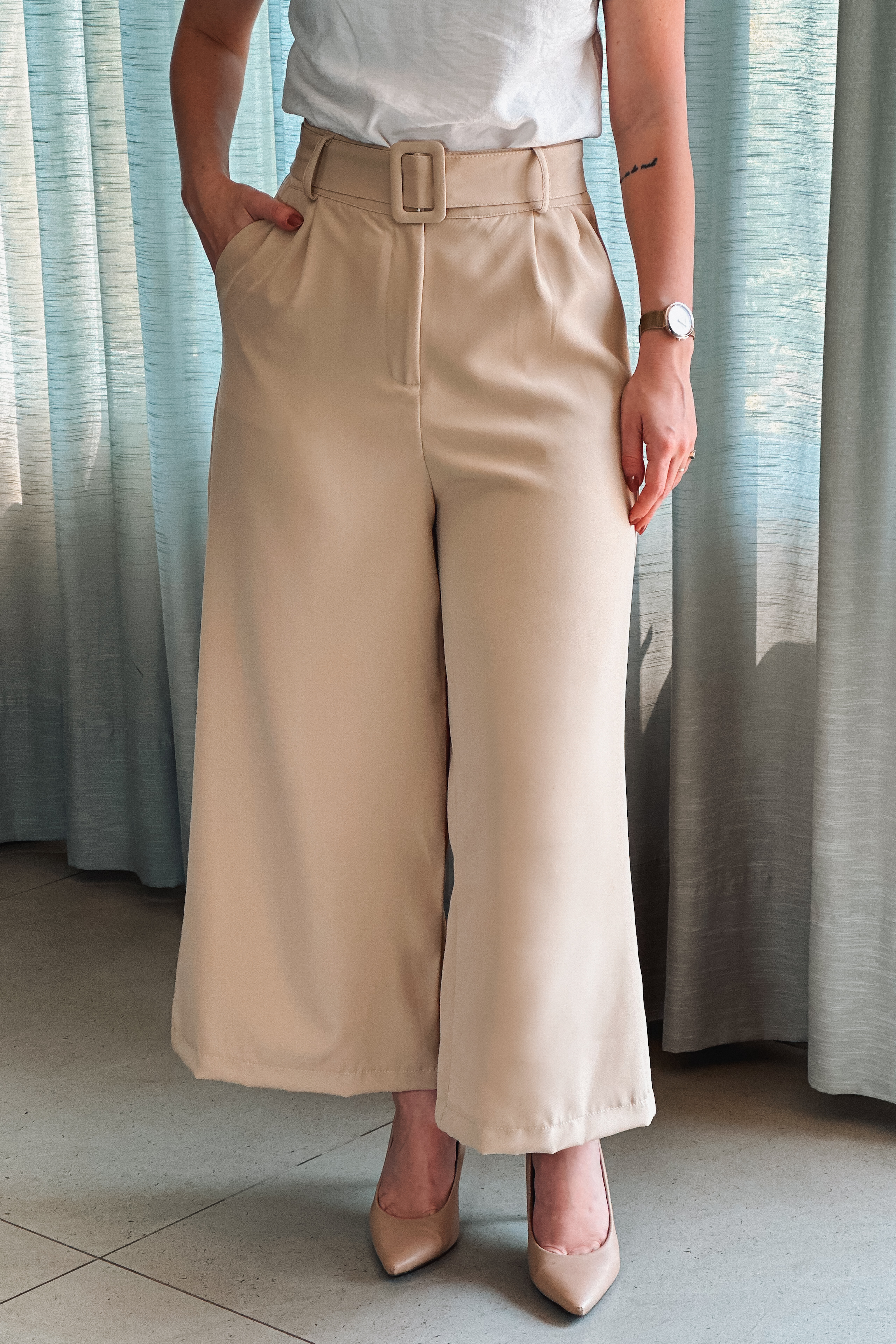 Calça Pantacourt Em Alfaiataria Rayssa Bege