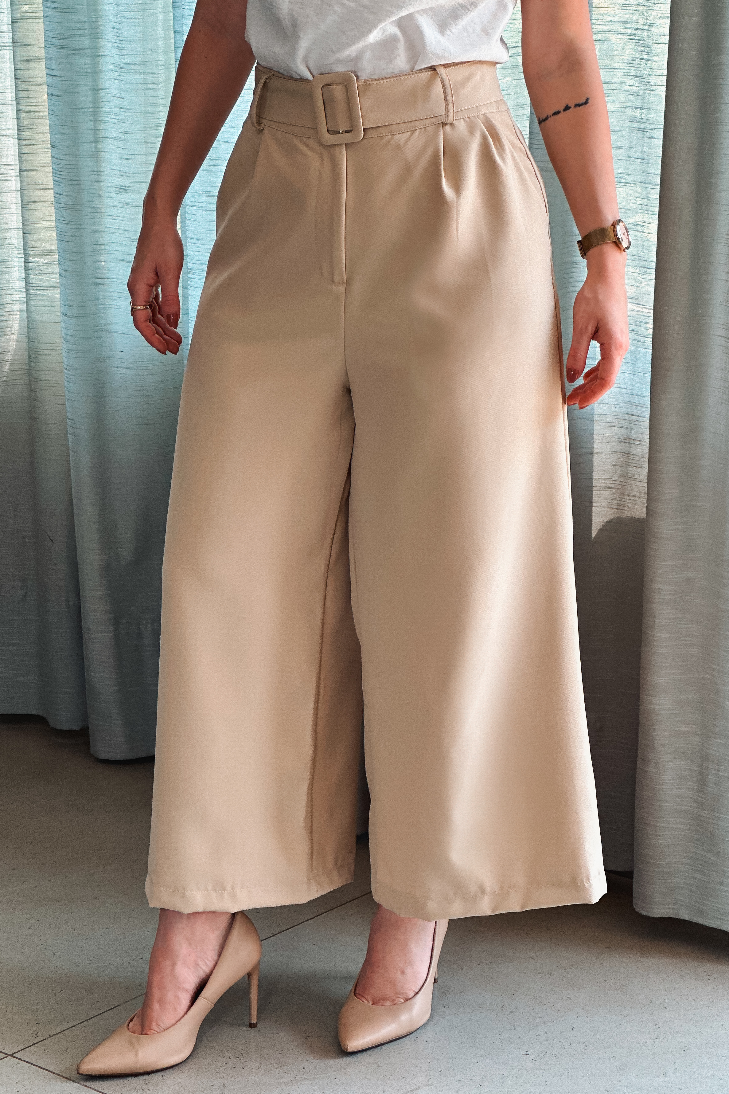 Calça Pantacourt Em Alfaiataria Rayssa Bege