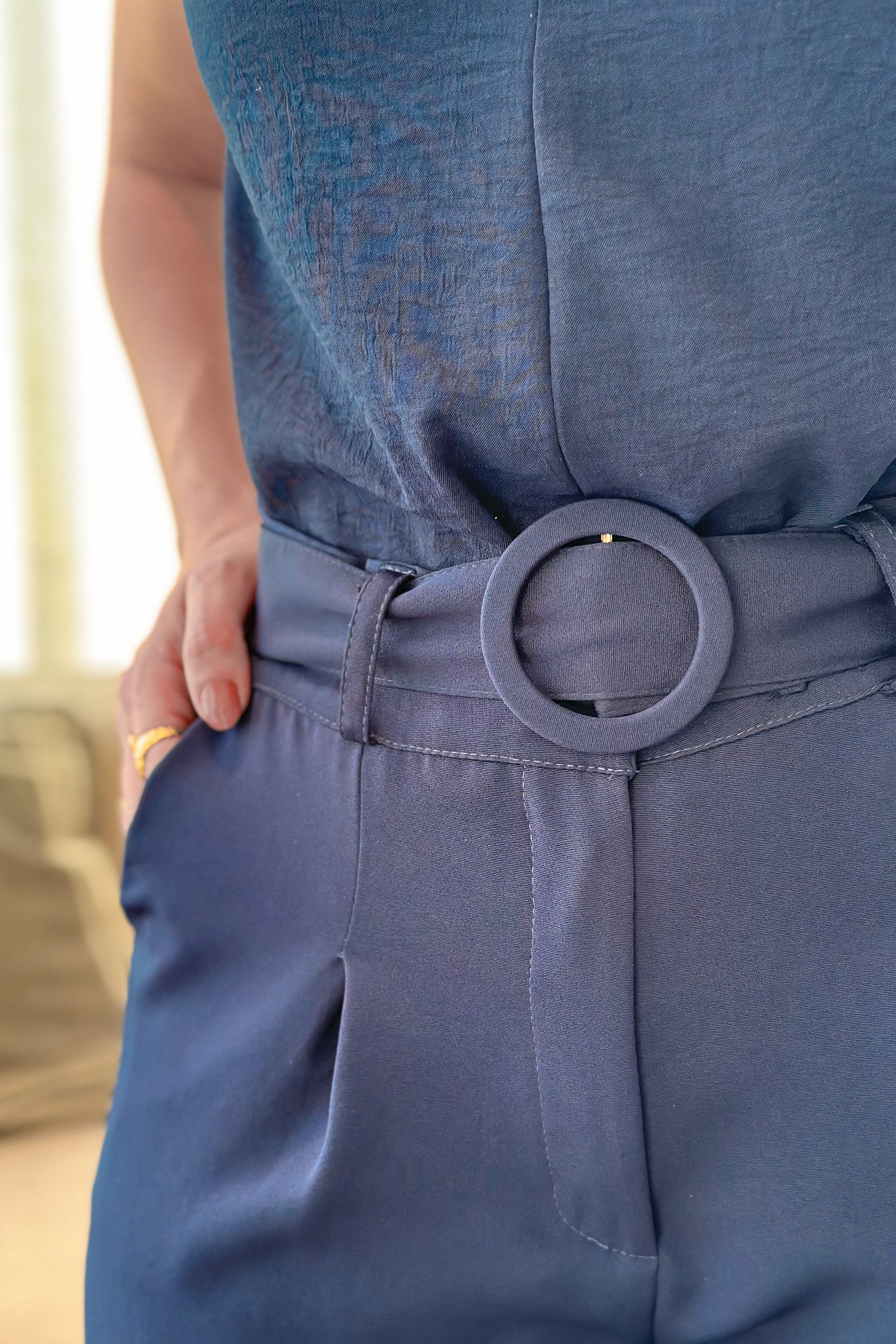 Calça Corte Reto Detalhe Cinto Priscila Azul Marinho - imporium