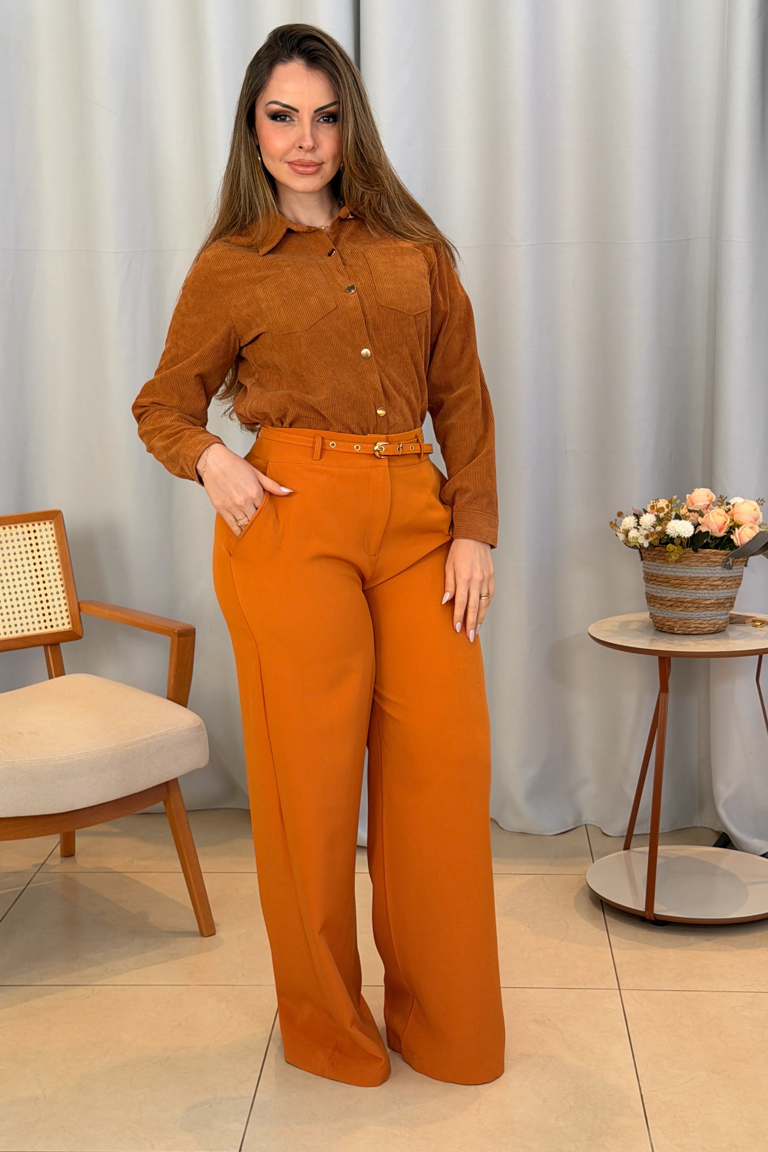 Conjunto: Jaqueta Cotelê Zoey Caramelo + Calça Pantalona Luiza Mostarda