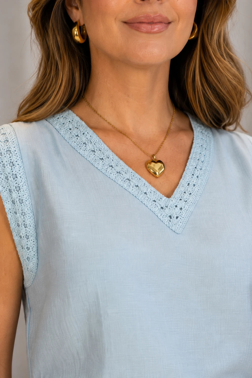 Blusa Regata Respirável com Decote Bordado Larissa Azul