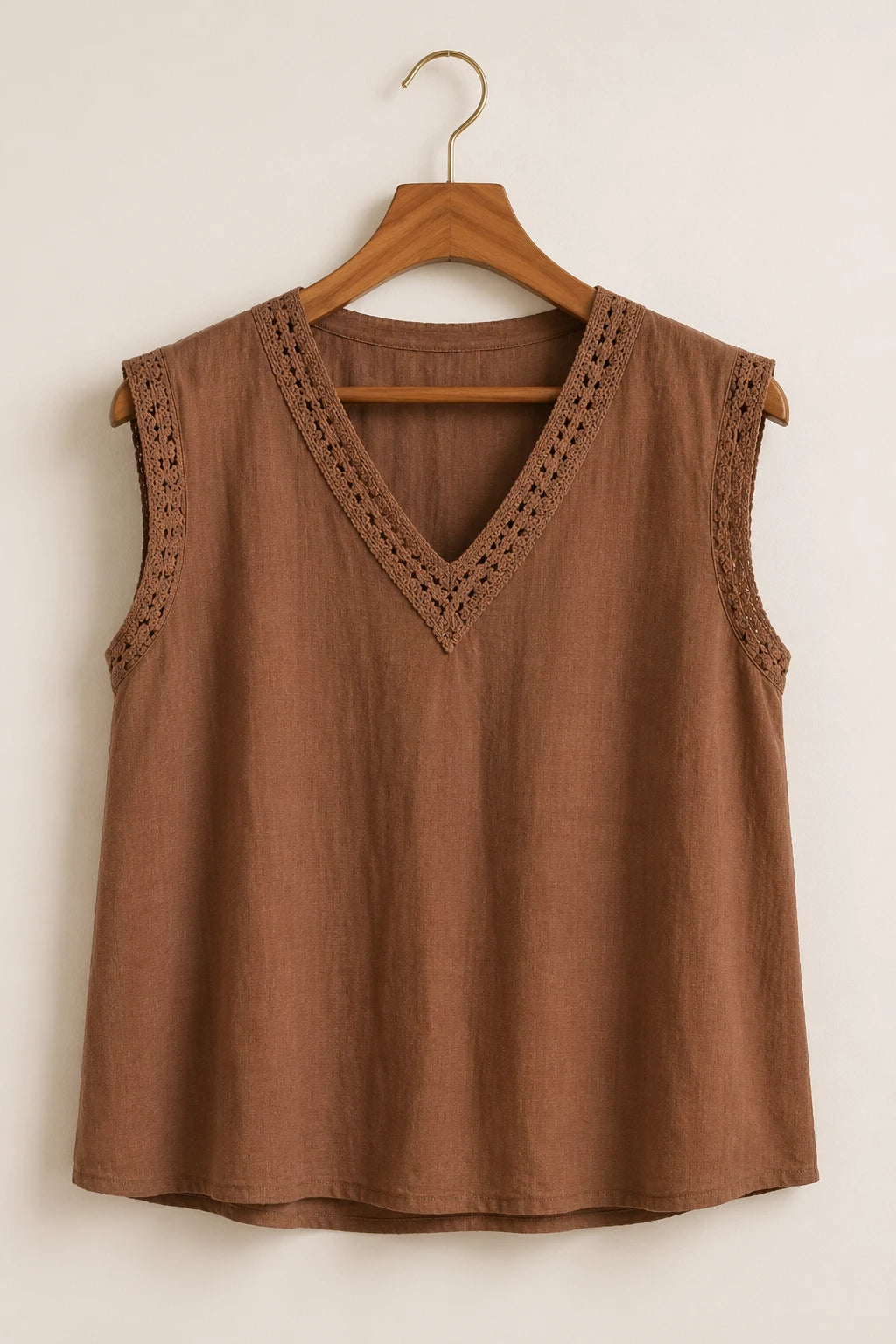 Blusa Regata Respirável com Decote Bordado Larissa Marrom