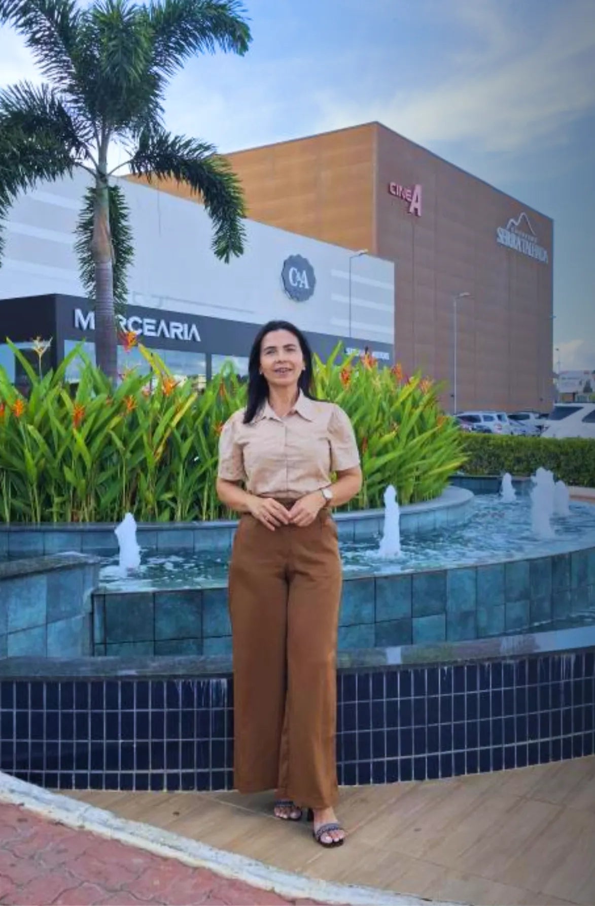 Camisa Manga Curta Detalhe Bordado Ângela Bege