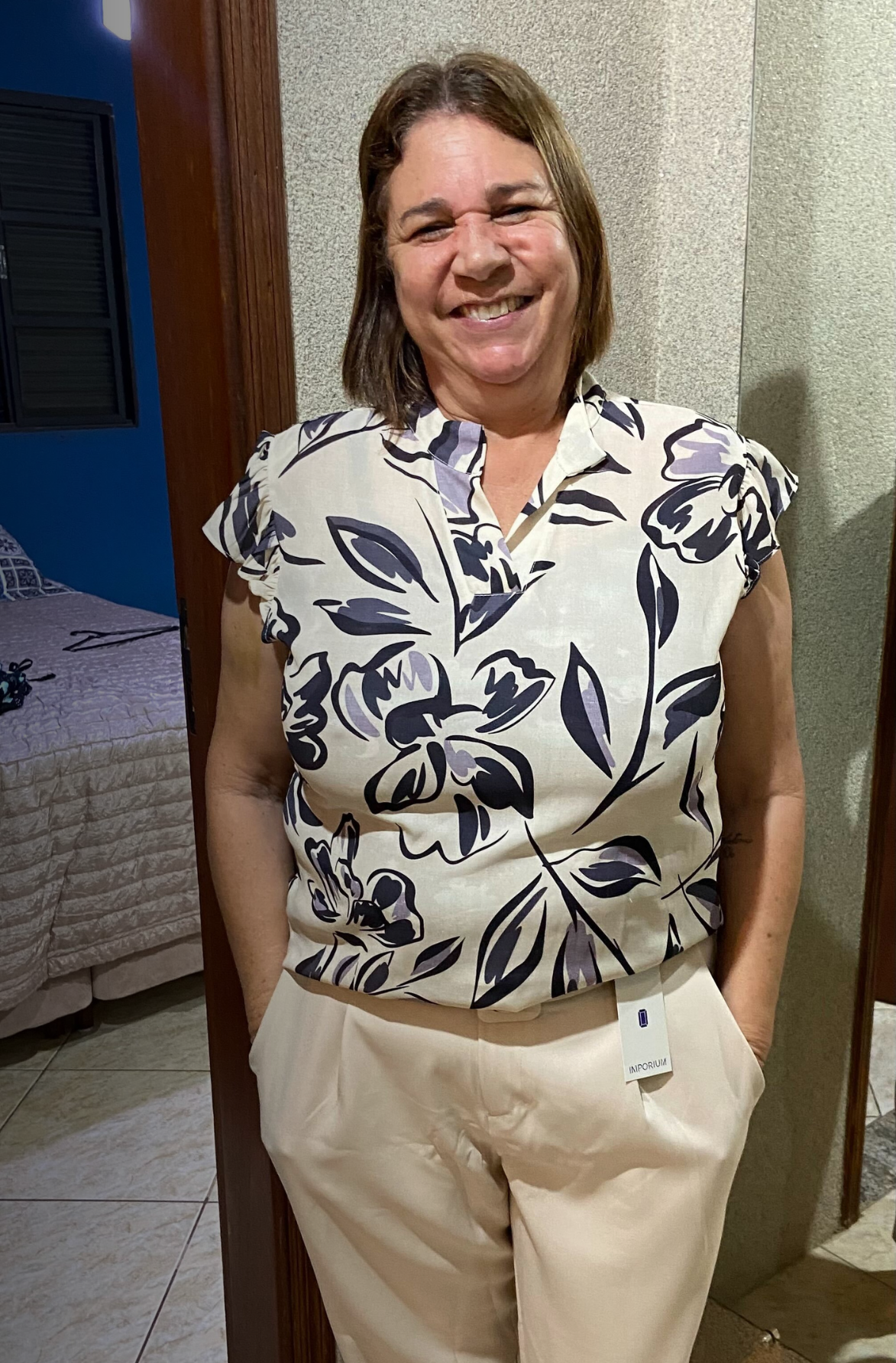 Blusa Decote "V" Babados Manga Taina Estampada Creme