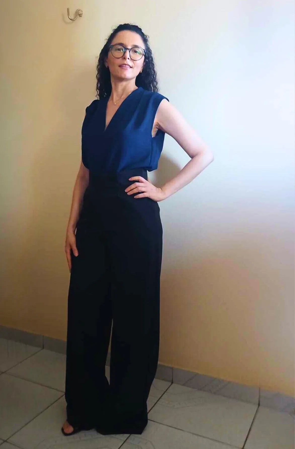 Blusa Textura Regata Decote "V" Tatiana Azul Marinho