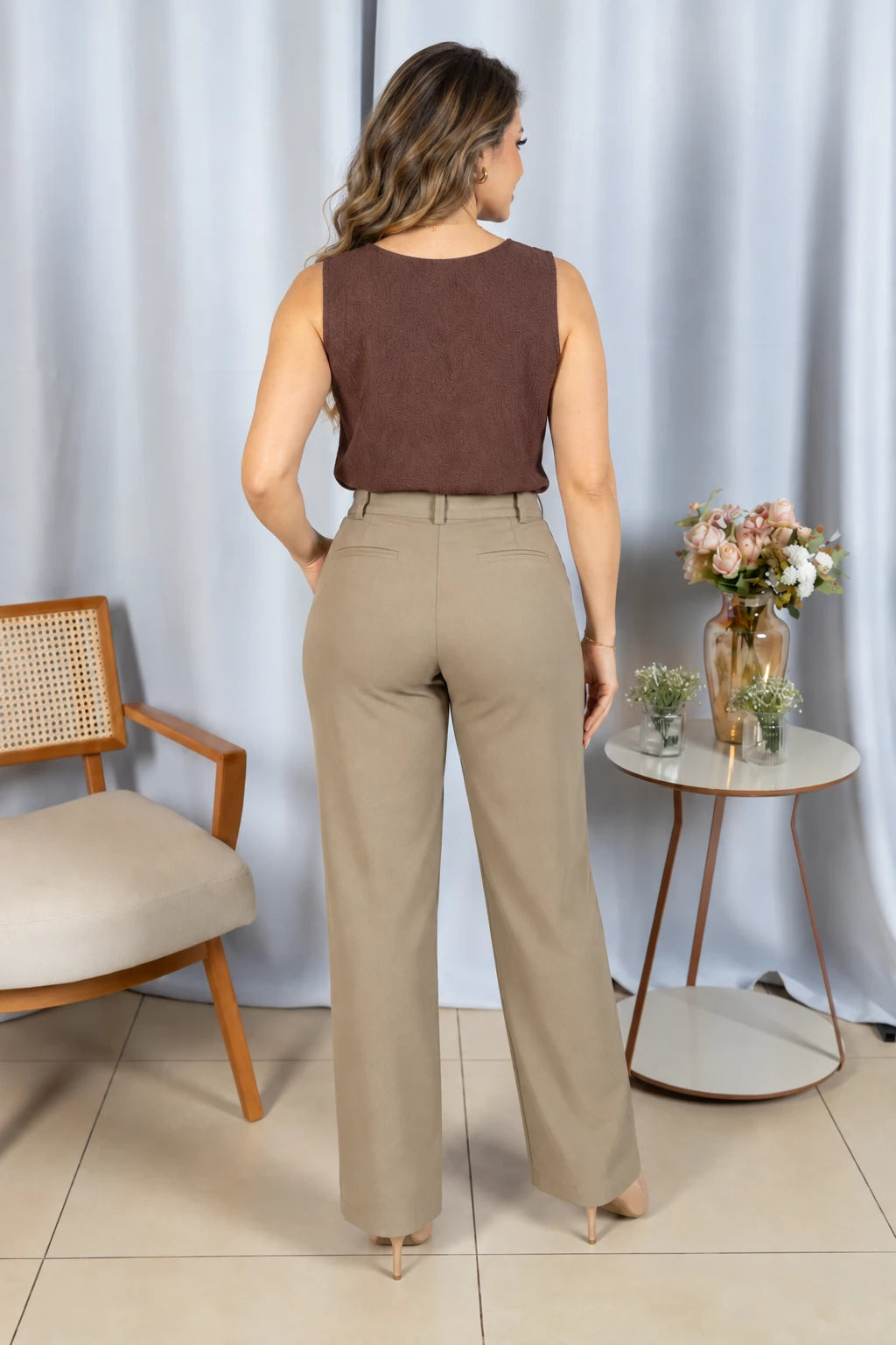 Blusa Regata Em Cambraia Texturizada Ângela Marrom