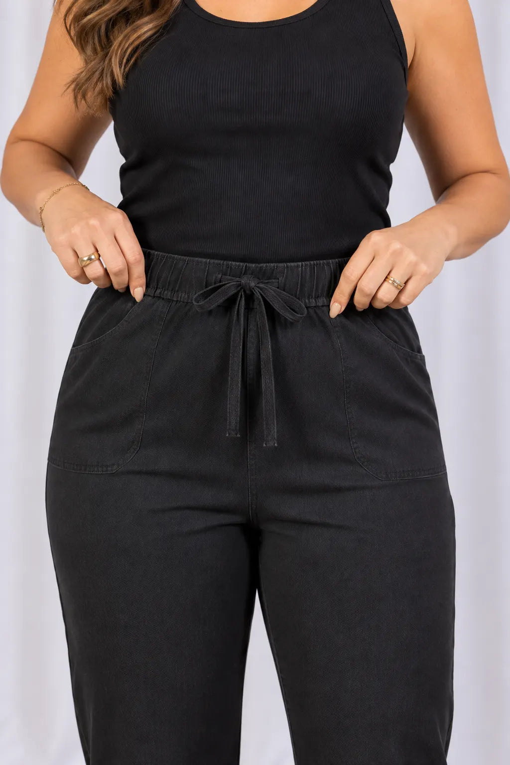Calça Corte Reto em Chambray com Cós de Amarração Anita Preta
