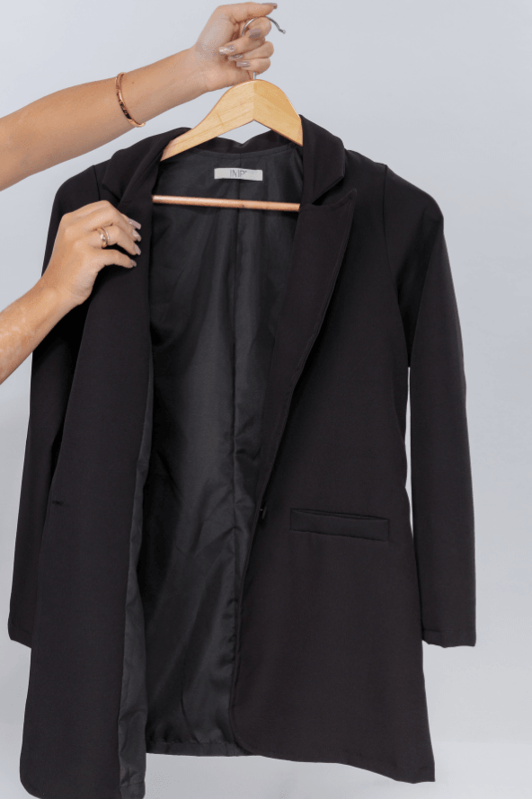 Blazer Alongado Detalhe Bolso Fake Betina Preto - imporium