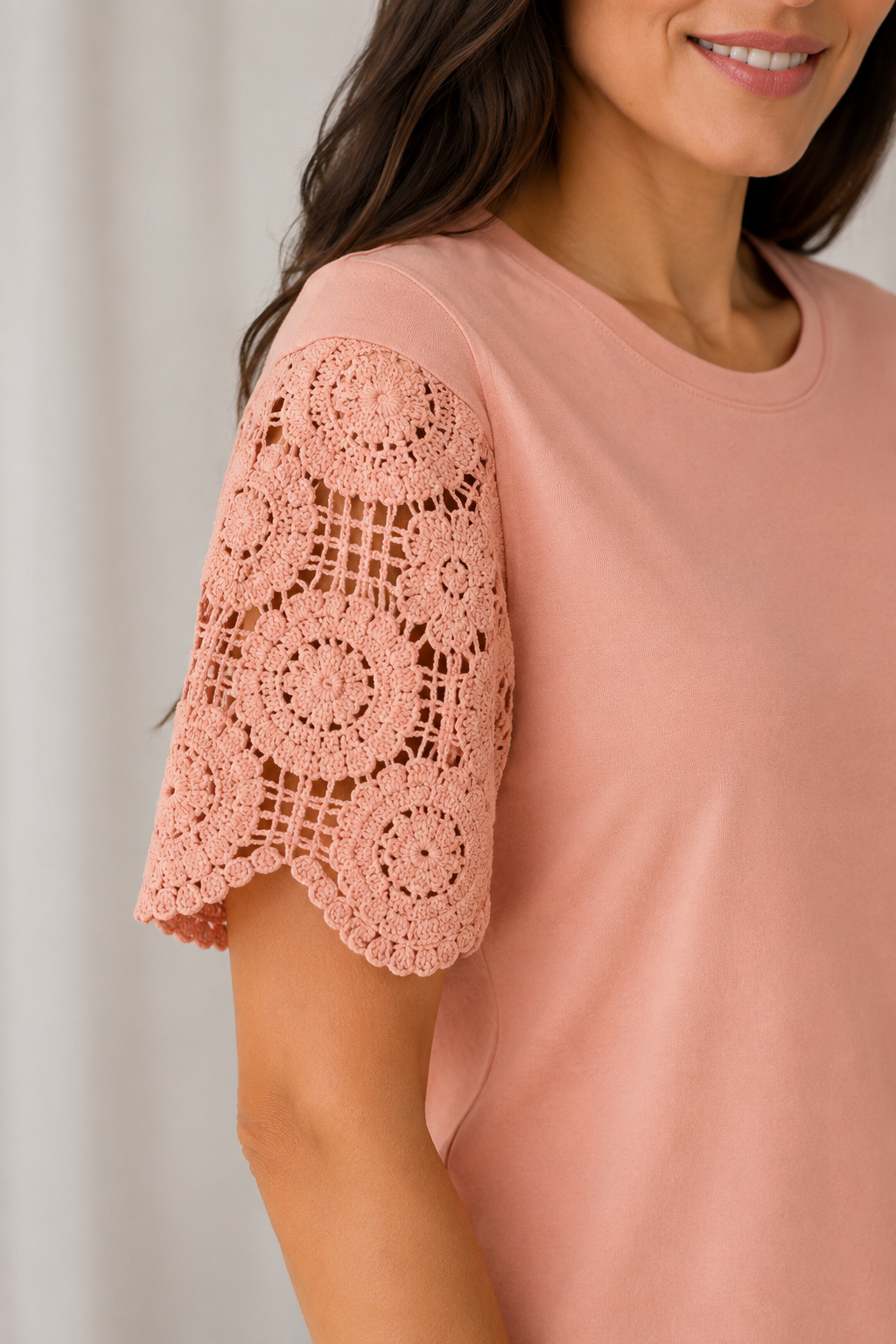 Blusa Confortável com Manga em Crochê Geisa Rosa