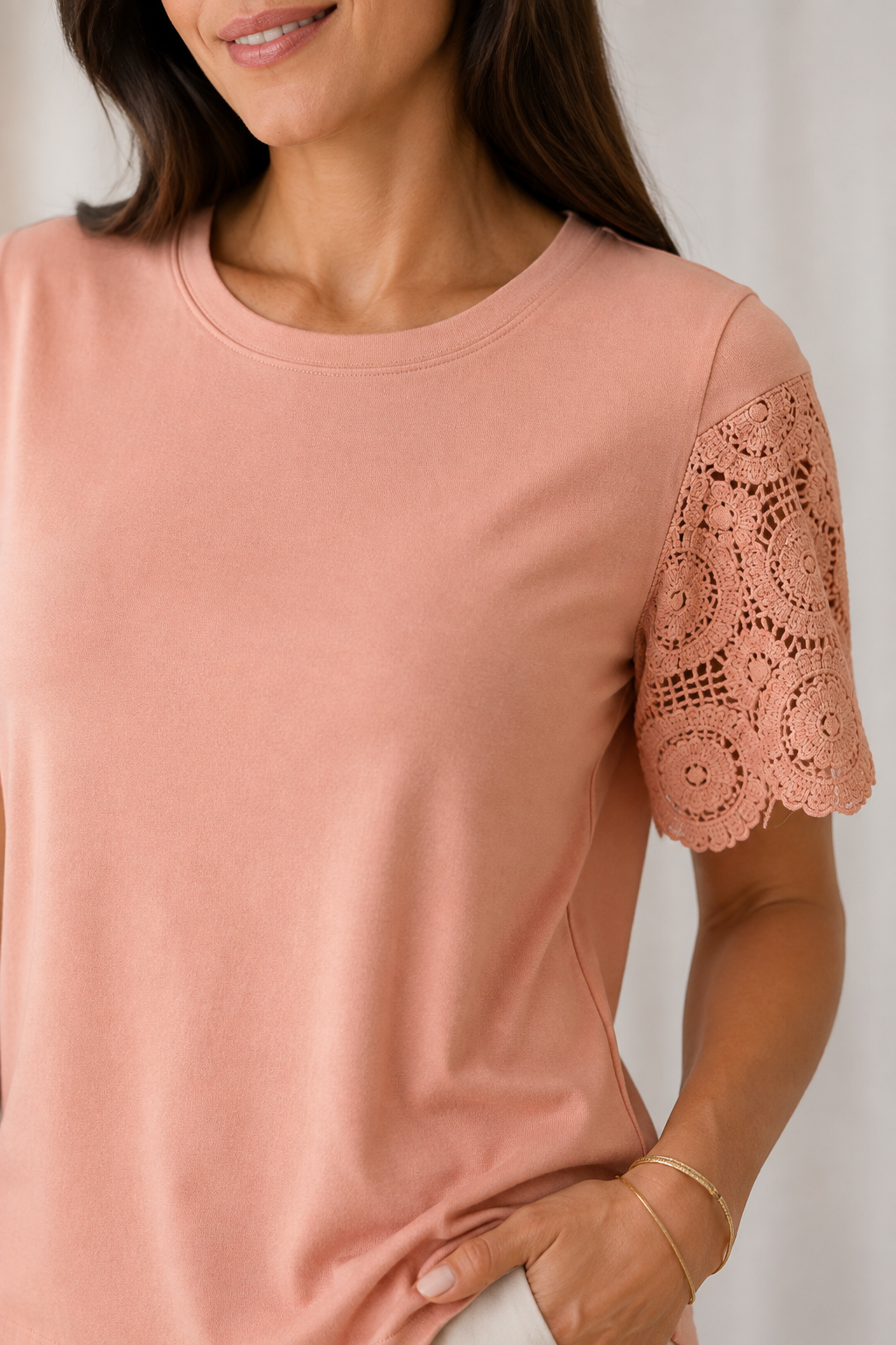 Blusa Confortável com Manga em Crochê Geisa Rosa