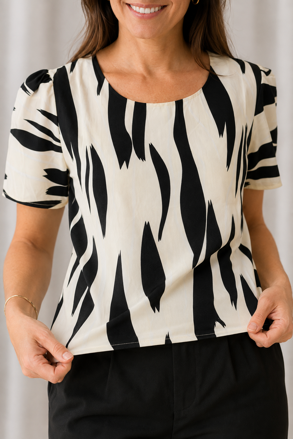 Blusa Crepe Classic que Não Amassa Ivana Preta - foto 4