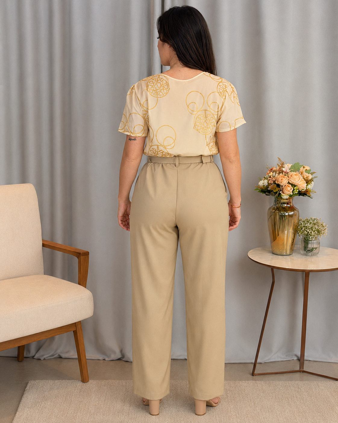 Blusa em Laise com Pregas no Colo Dália Bege