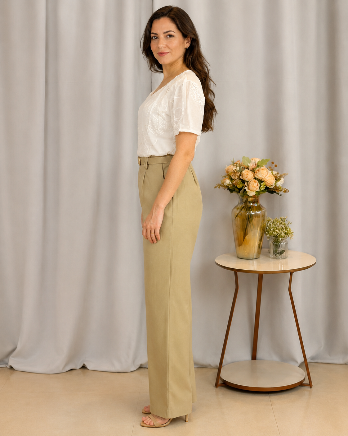 Blusa em Laise com Pregas no Colo Dália Branca