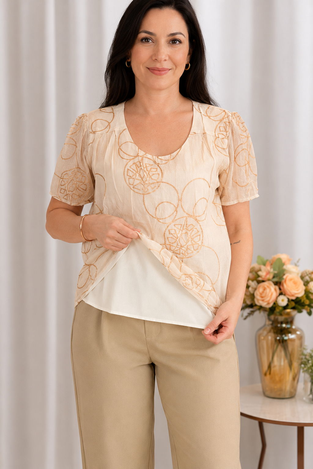 Blusa em Laise com Pregas no Colo Dália Creme