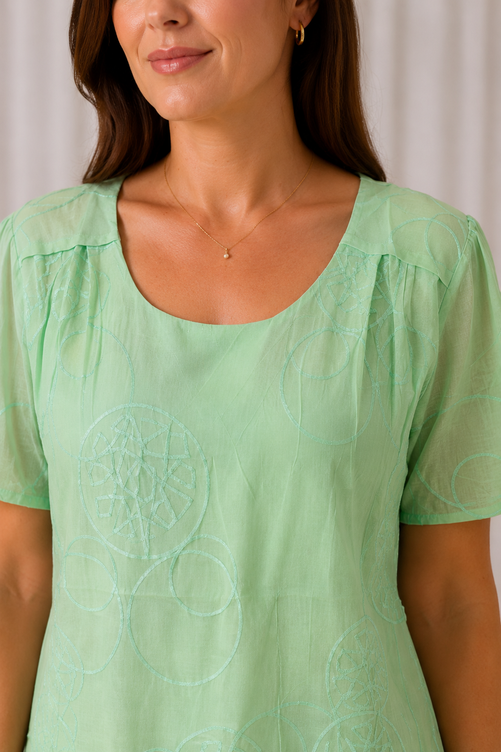 Blusa em Laise com Pregas no Colo Dália Verde